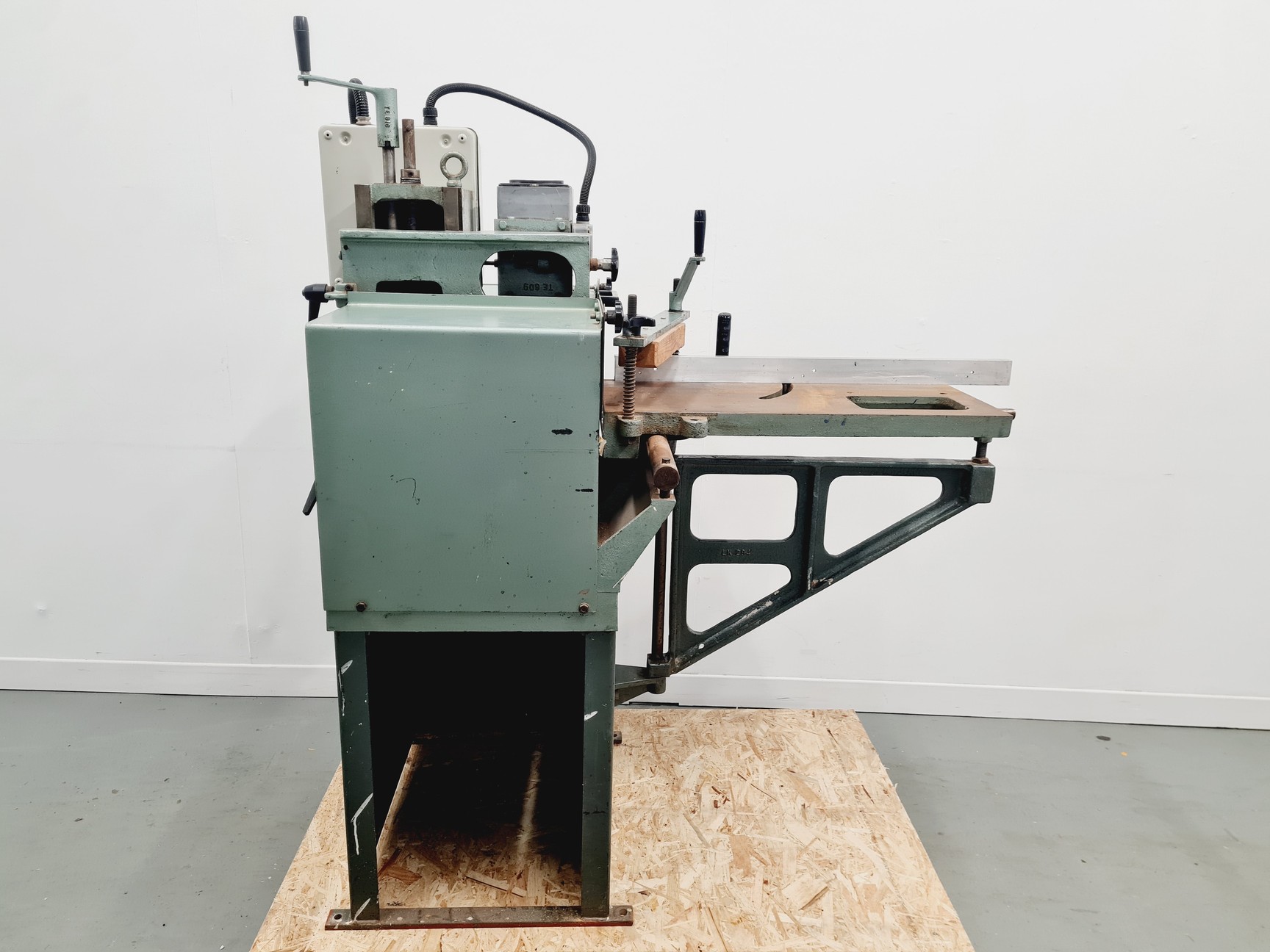 Image of Sedgwick 3 Head Tennoner