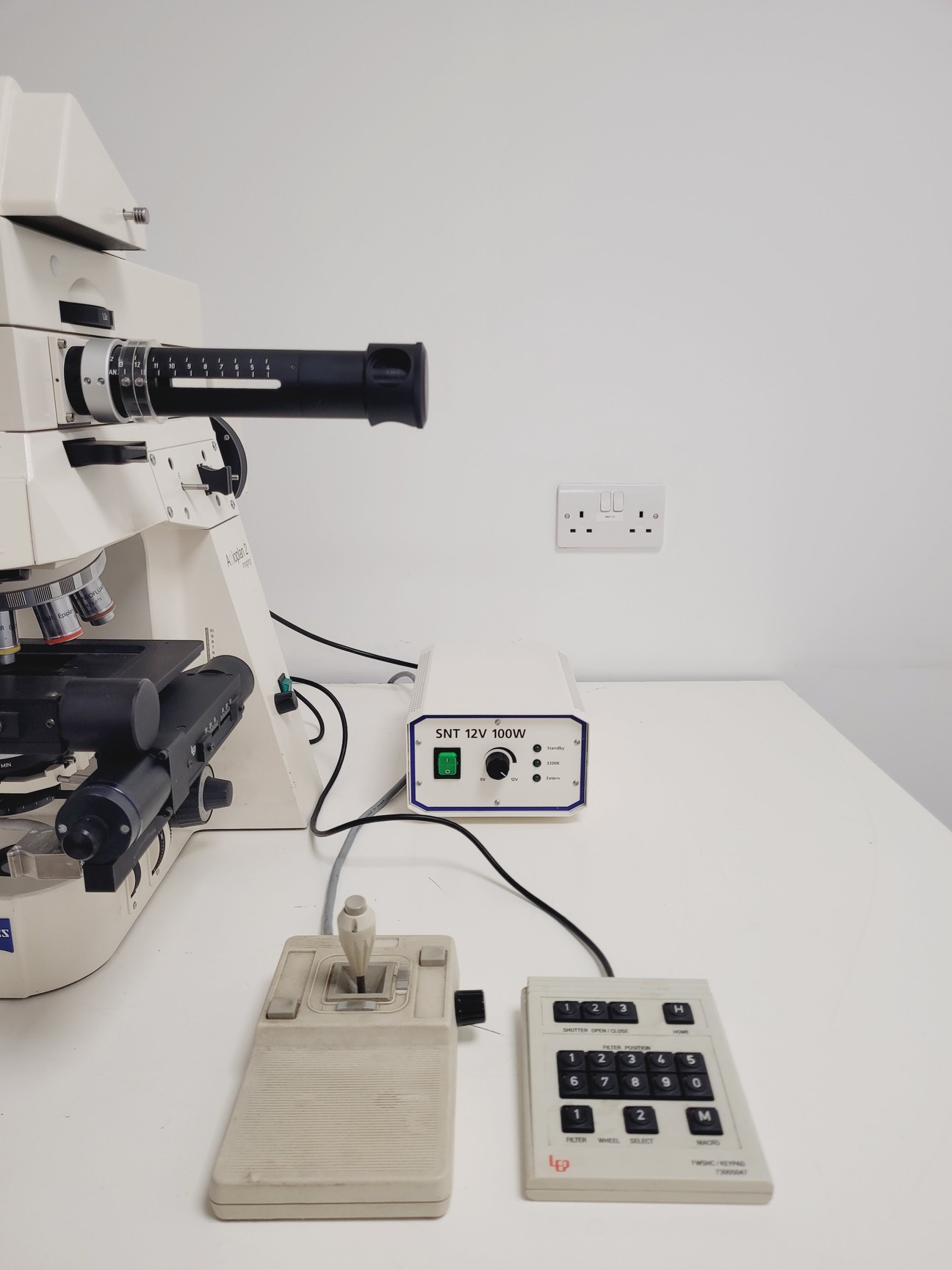 Image of Carl Zeiss Axioplan 2 Imaging Microscope w/ 7 x Epiplan-Neofluar Objectives Lab