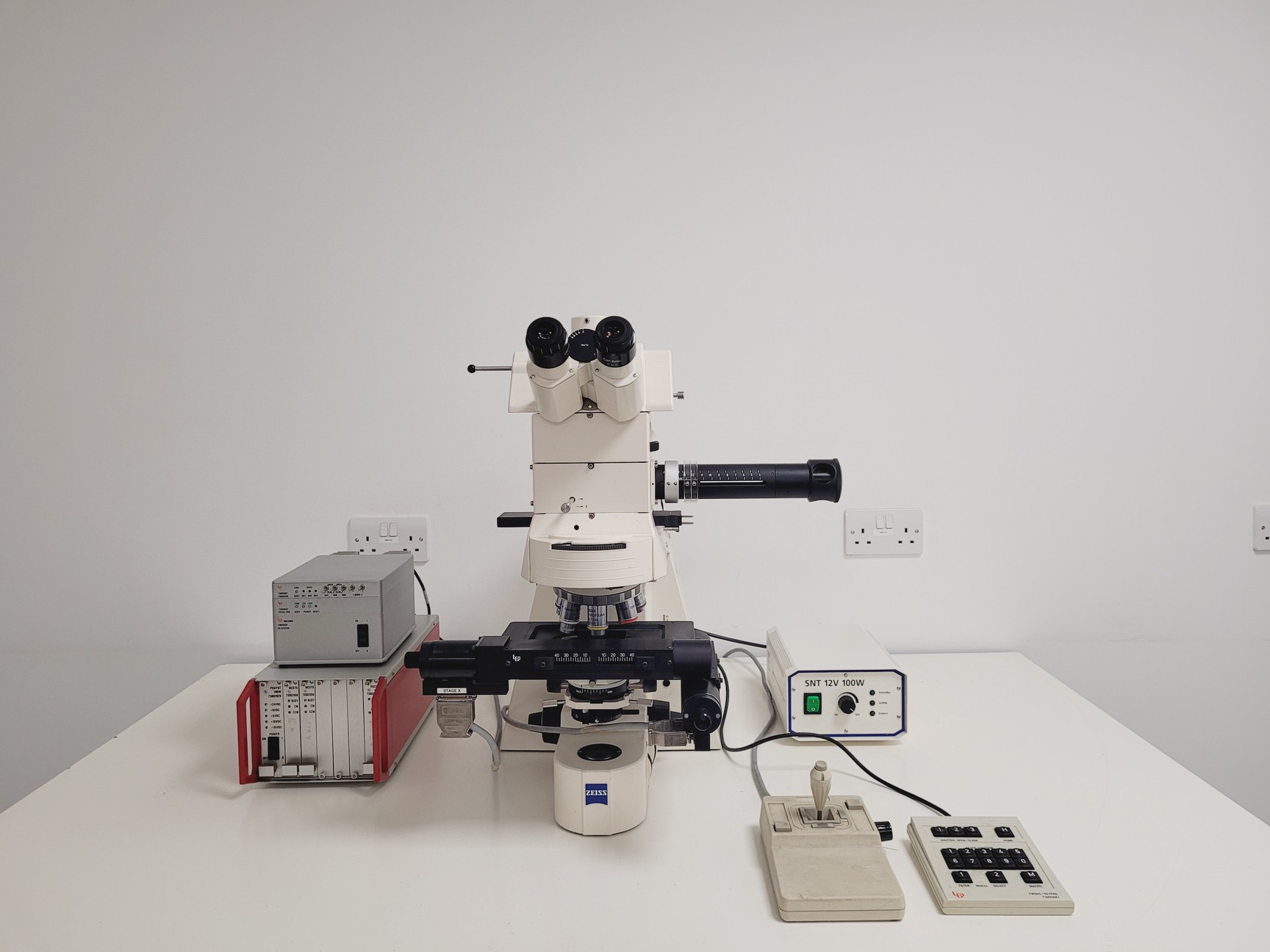 Image of Carl Zeiss Axioplan 2 Imaging Microscope w/ 7 x Epiplan-Neofluar Objectives Lab