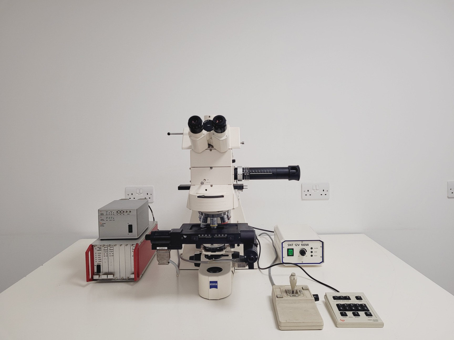 Image of Carl Zeiss Axioplan 2 Imaging Microscope w/ 7 x Epiplan-Neofluar Objectives Lab