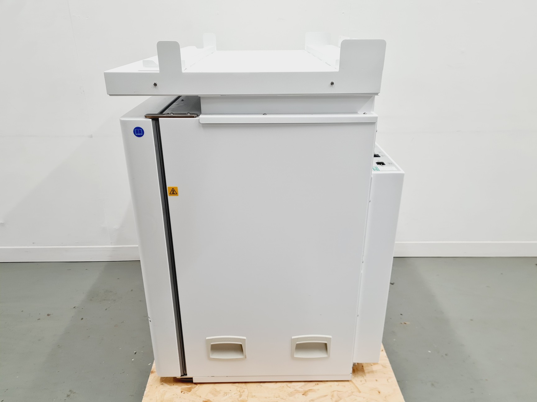 Image of LEEC Touch 190 S Culture Safe CO2 Incubator