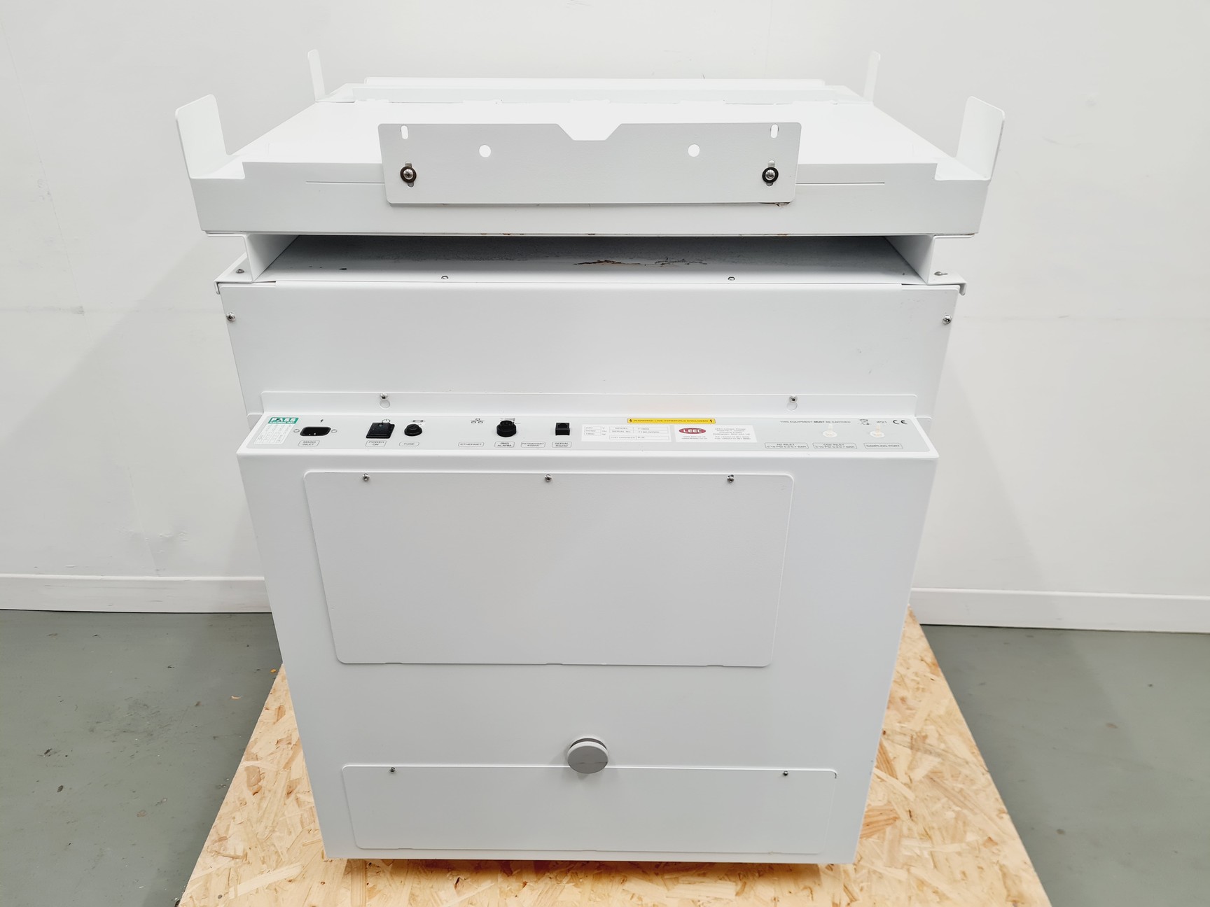 Image of LEEC Touch 190 S Culture Safe CO2 Incubator