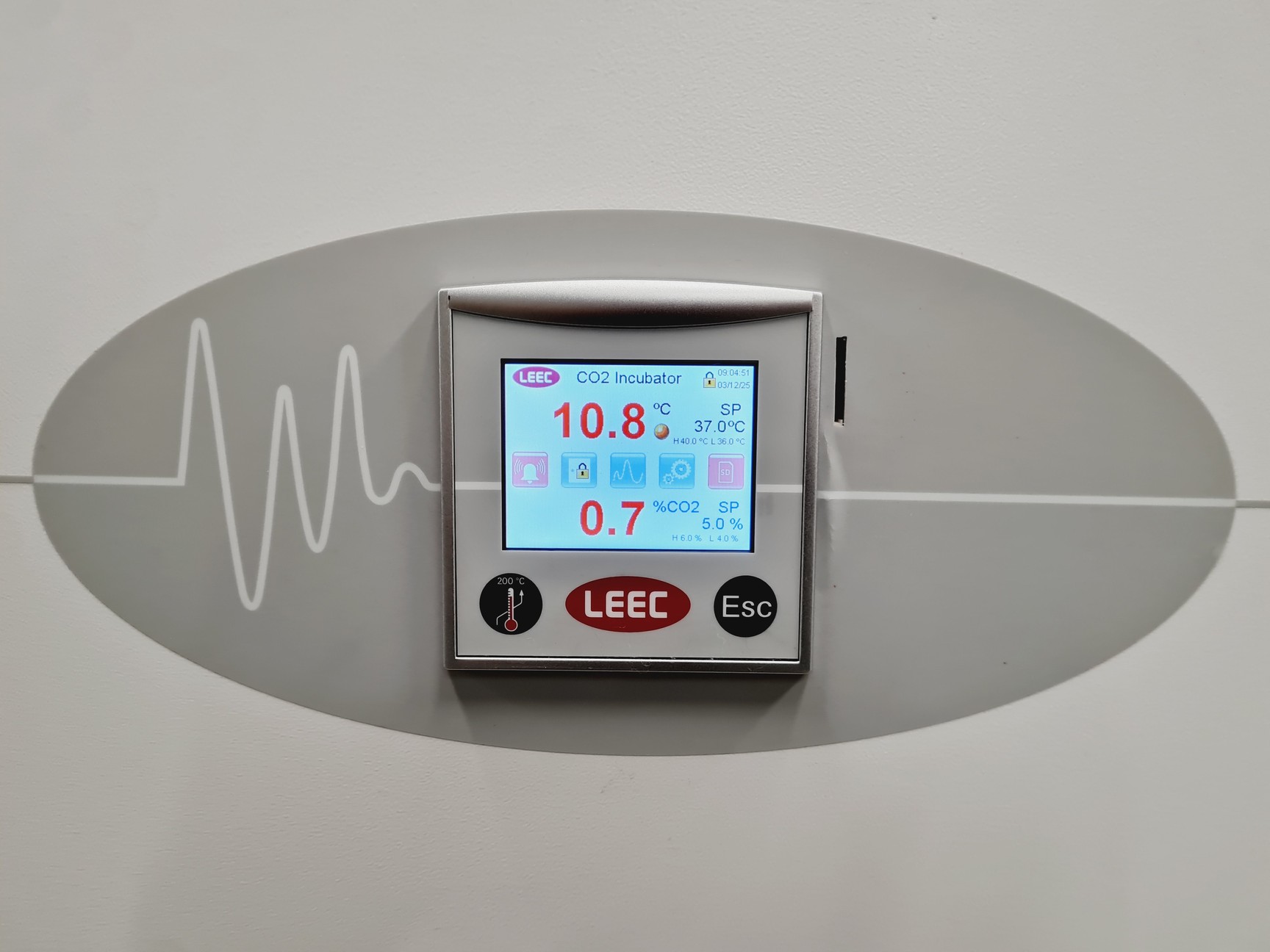 Image of LEEC Touch 190 S Culture Safe CO2 Incubator