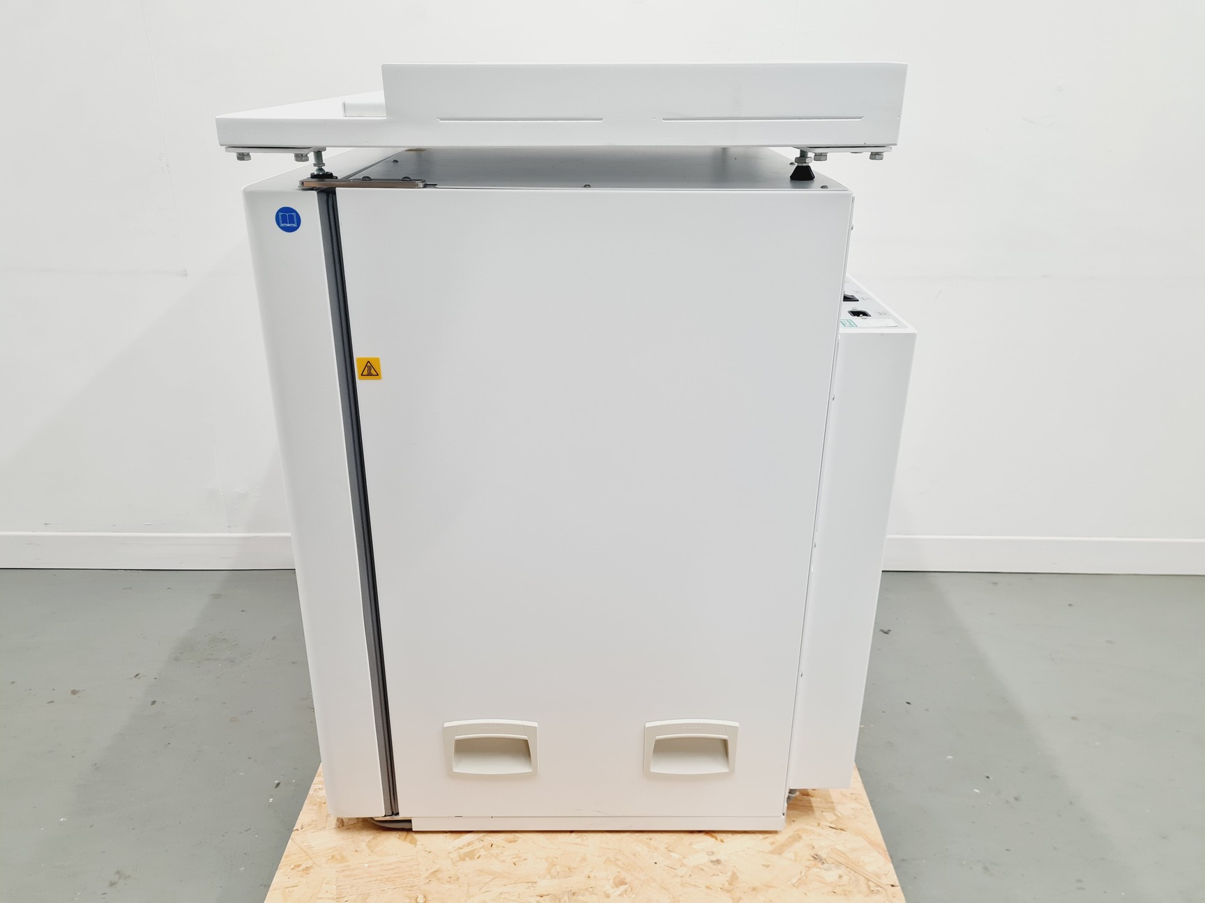 Image of LEEC Touch 190 S Culture Safe CO2 Incubator