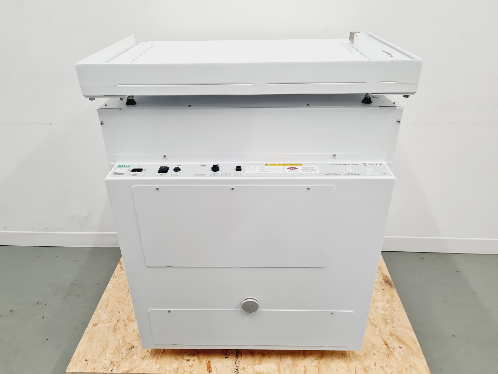 Image of LEEC Touch 190 S Culture Safe CO2 Incubator