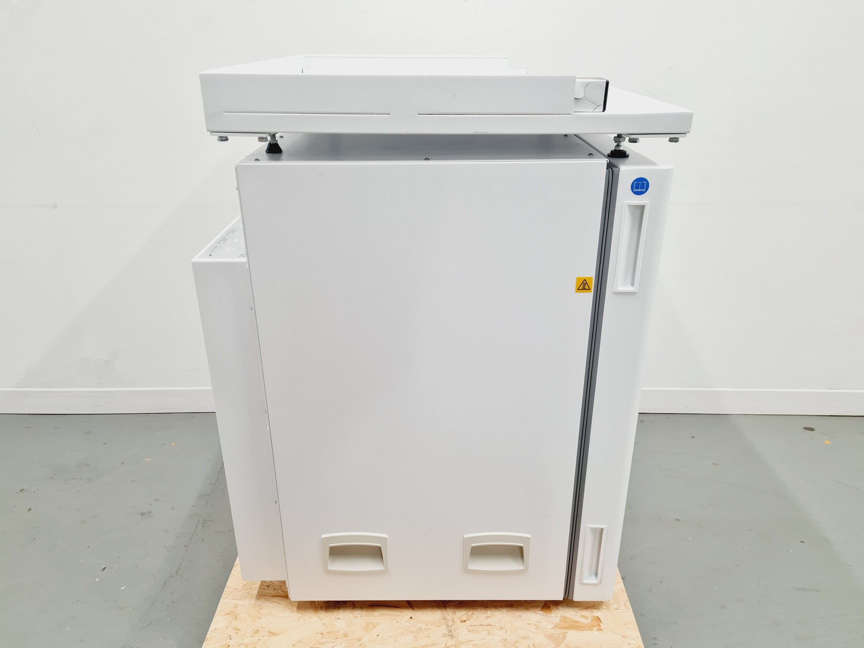 Image of LEEC Touch 190 S Culture Safe CO2 Incubator