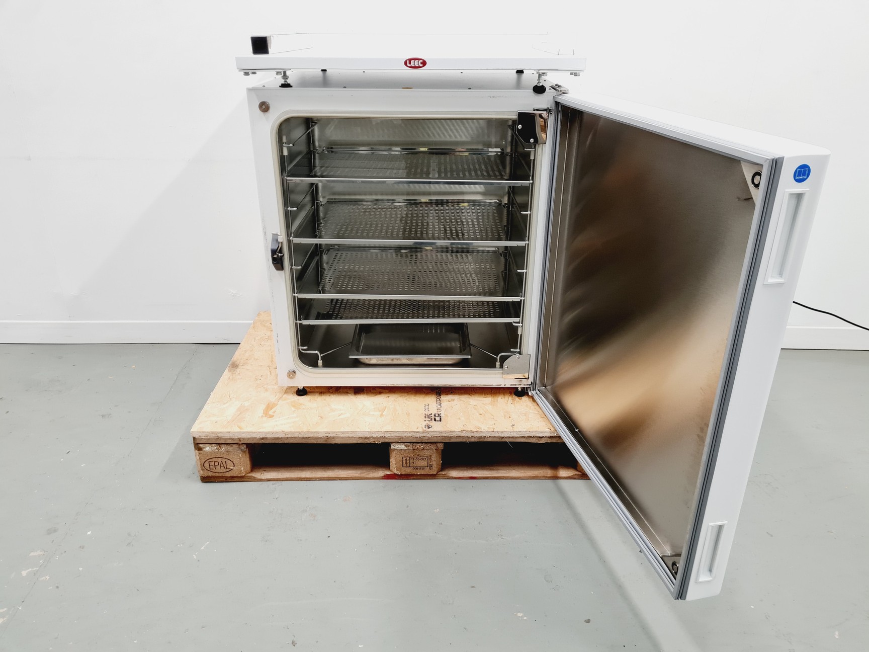 Image of LEEC Touch 190 S Culture Safe CO2 Incubator
