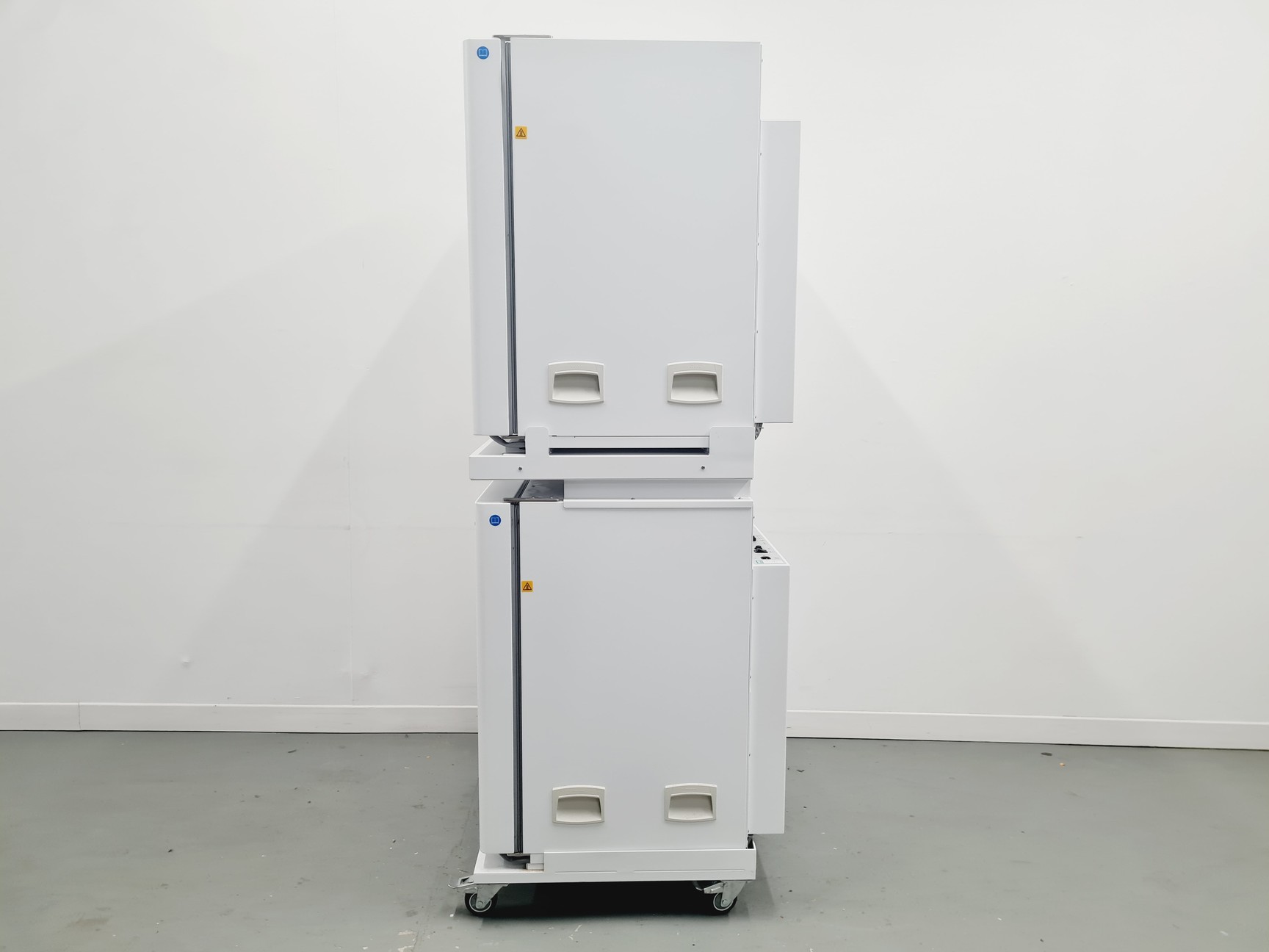 Image of LEEC Touch 190 S Culture Safe CO2 Double Stacked Incubator