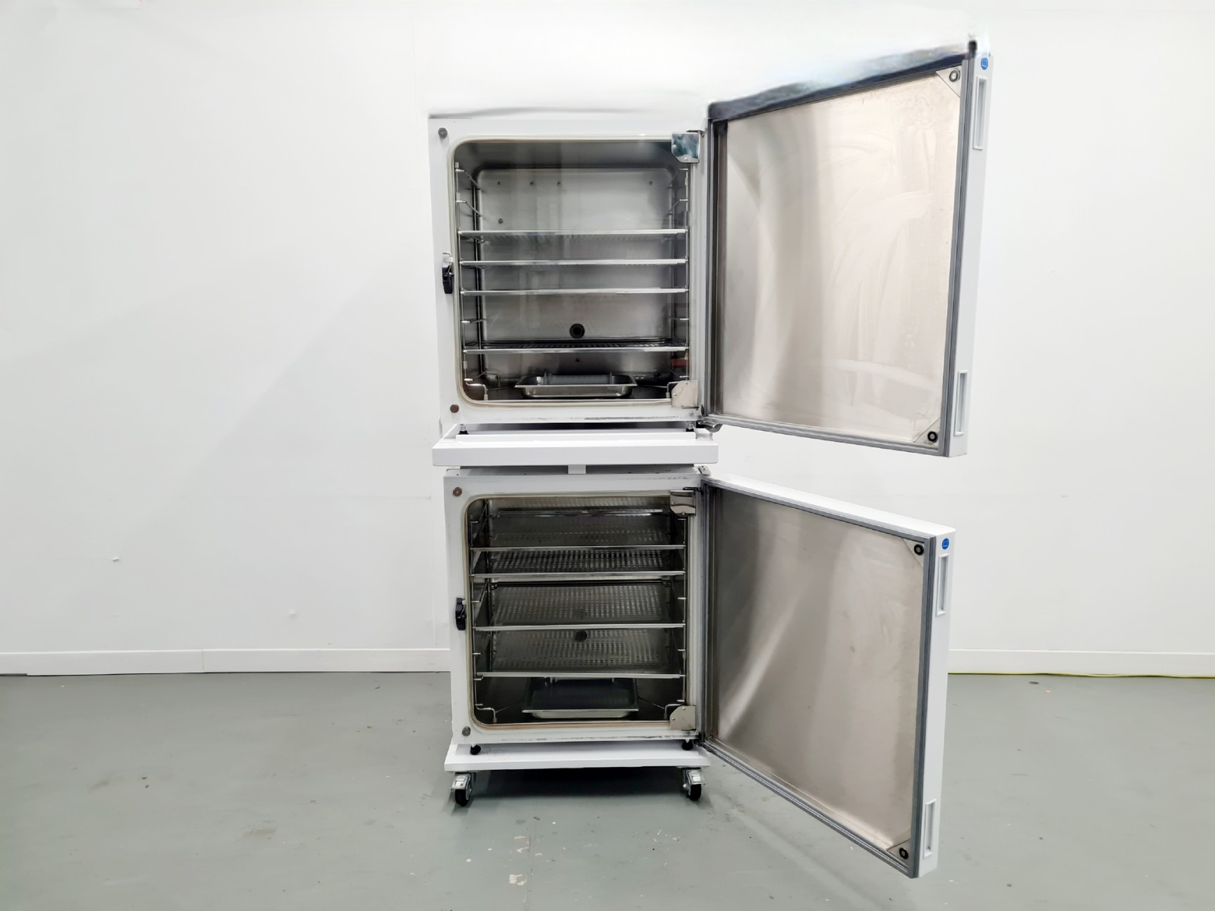 Image of LEEC Touch 190 S Culture Safe CO2 Double Stacked Incubator