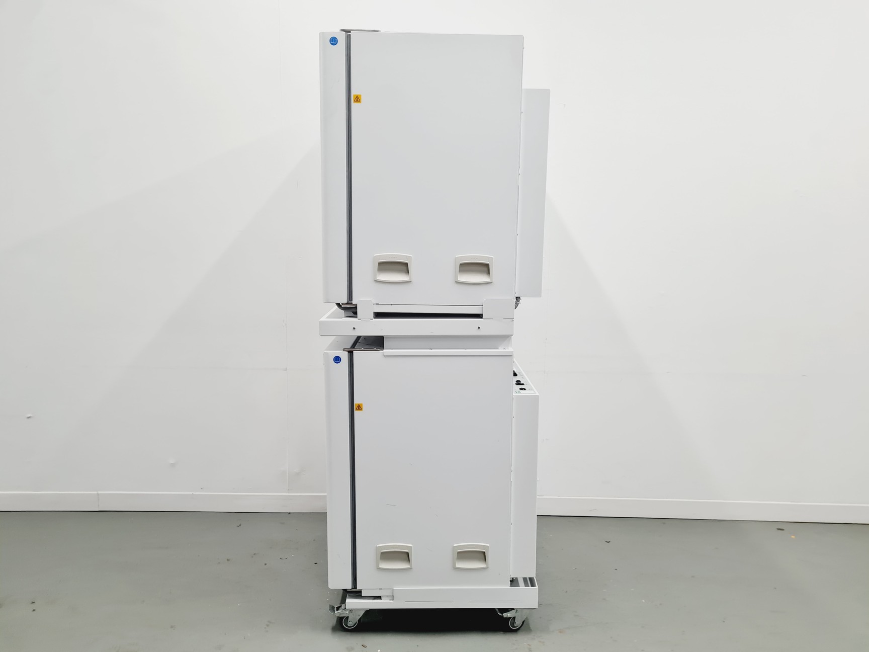 Image of LEEC Touch 190 S Culture Safe CO2 Double Stacked Incubator