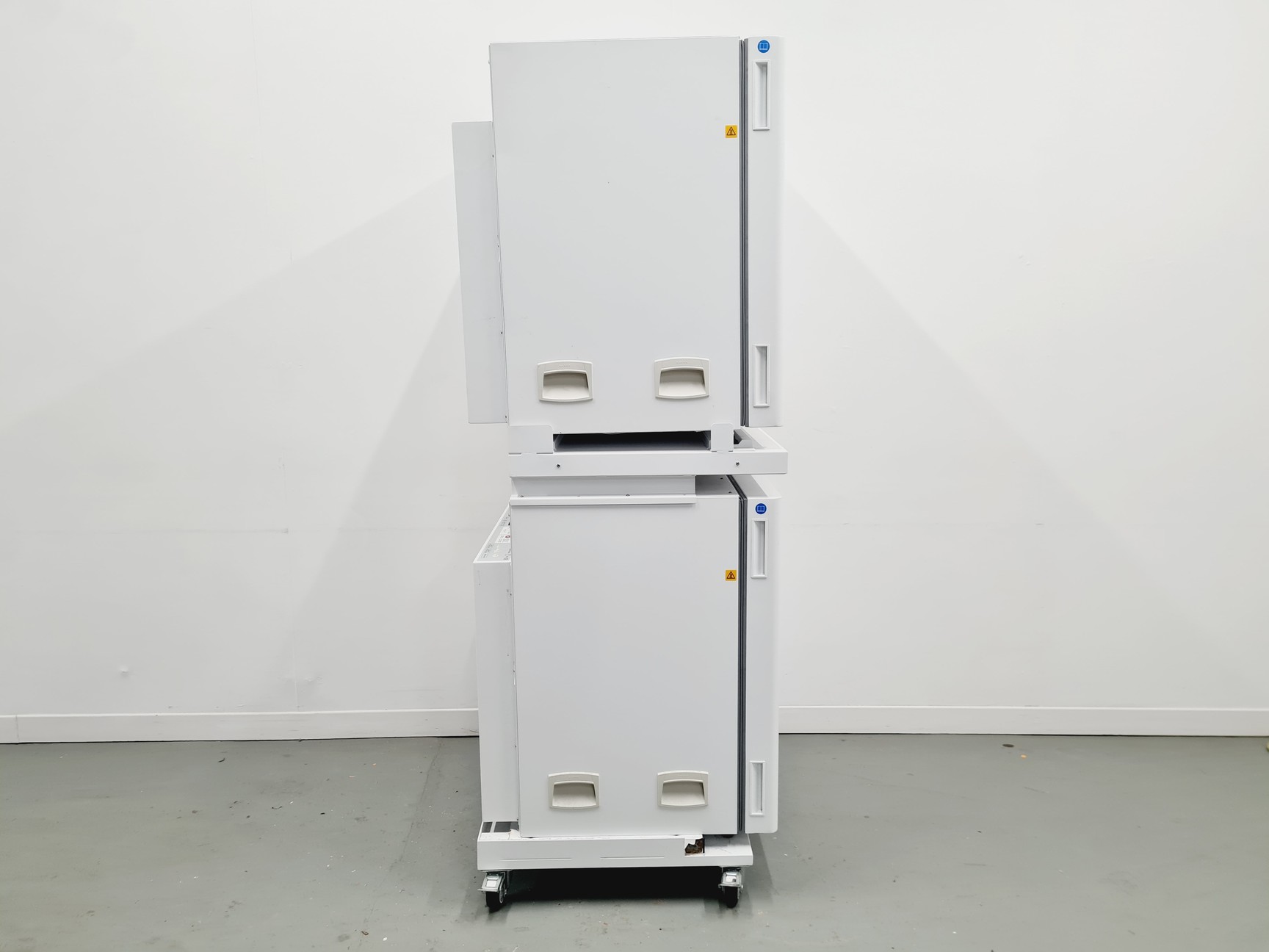 Image of LEEC Touch 190 S Culture Safe CO2 Double Stacked Incubator