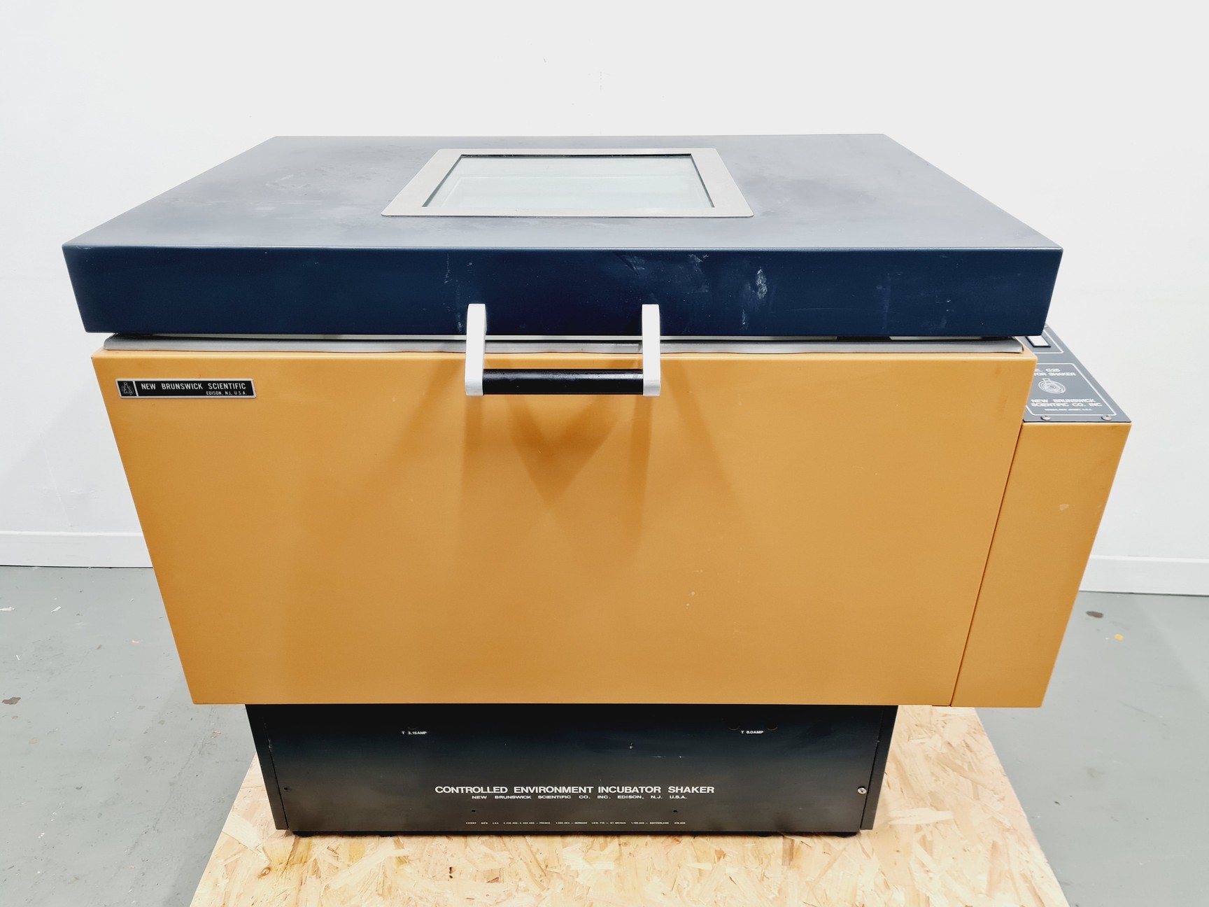 Image of New Brunswick Scientific G 25 Shaking Incubator