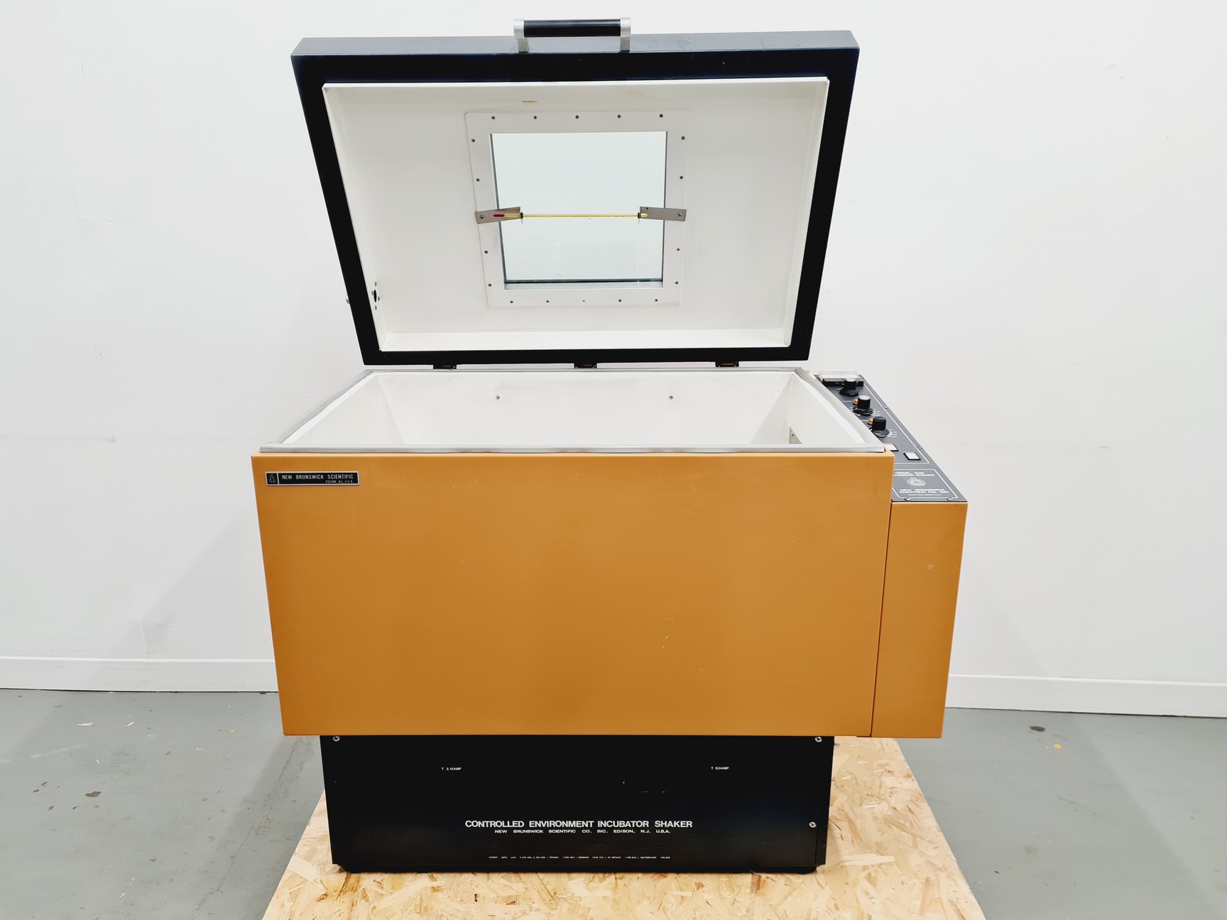 Image of New Brunswick Scientific G 25 Shaking Incubator