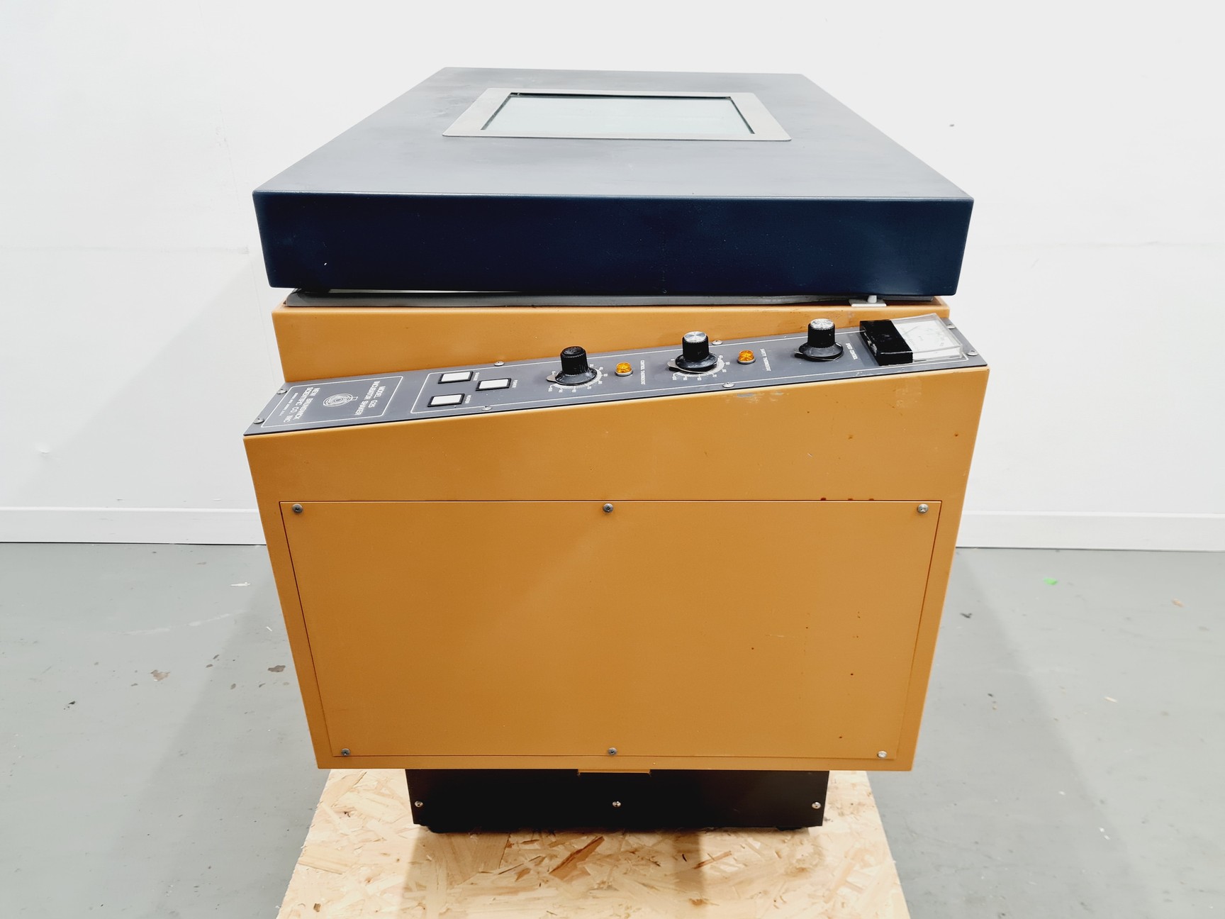 Image of New Brunswick Scientific G 25 Shaking Incubator