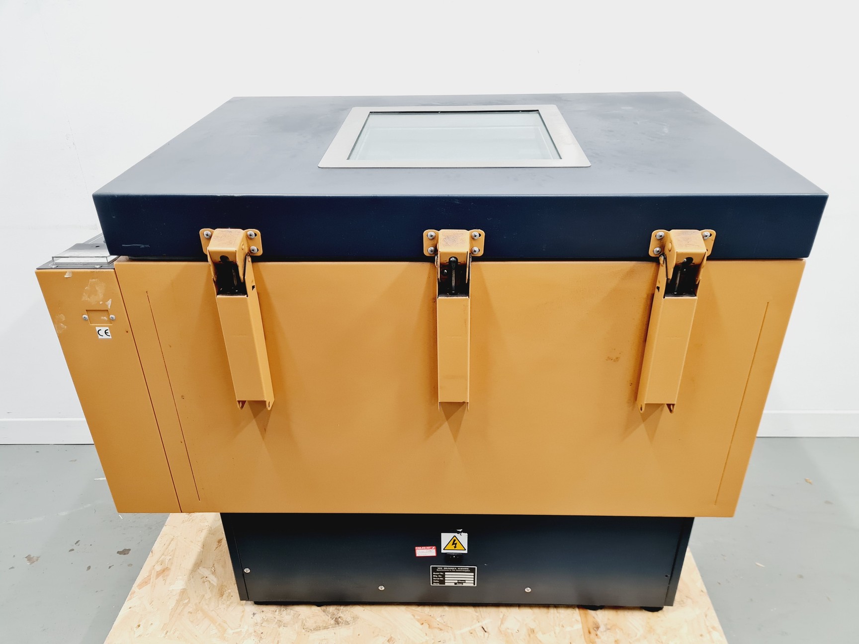 Image of New Brunswick Scientific G 25 Shaking Incubator