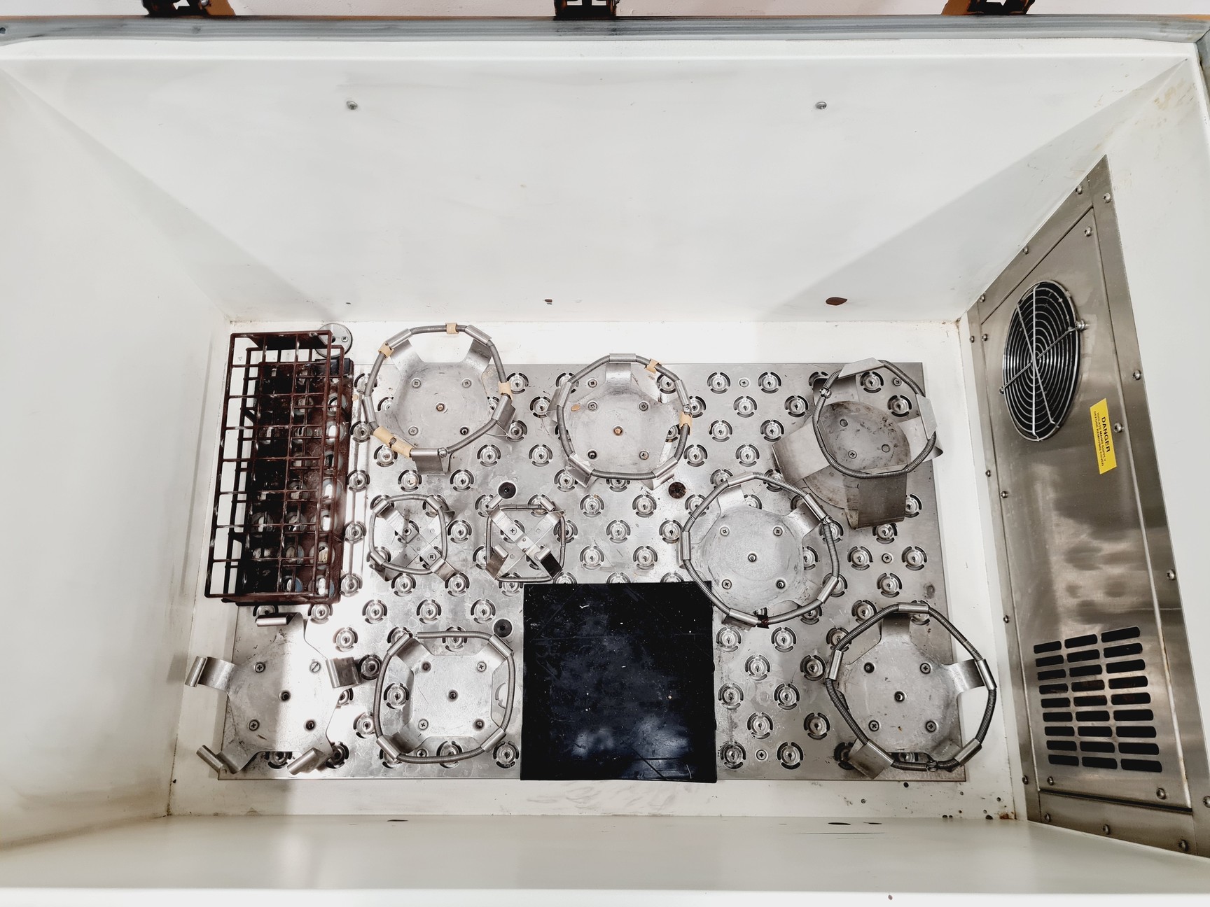 Image of New Brunswick Scientific G 25 Shaking Incubator