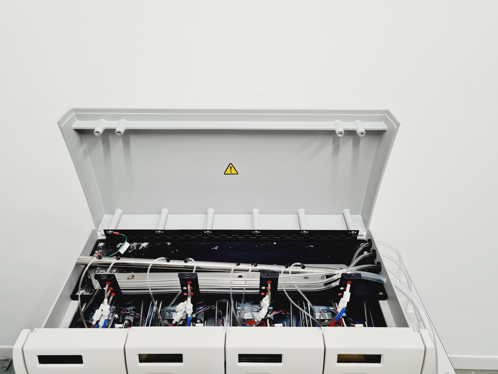 Image of Affymetrix GeneChip™ Scanner 3000 7G with GeneChip 450 Fluidics Station