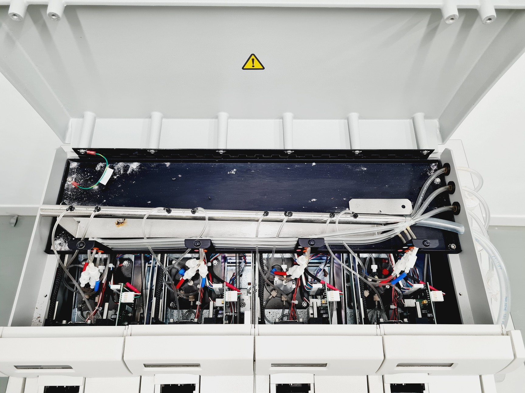 Image of Affymetrix GeneChip™ Scanner 3000 7G with GeneChip 450 Fluidics Station