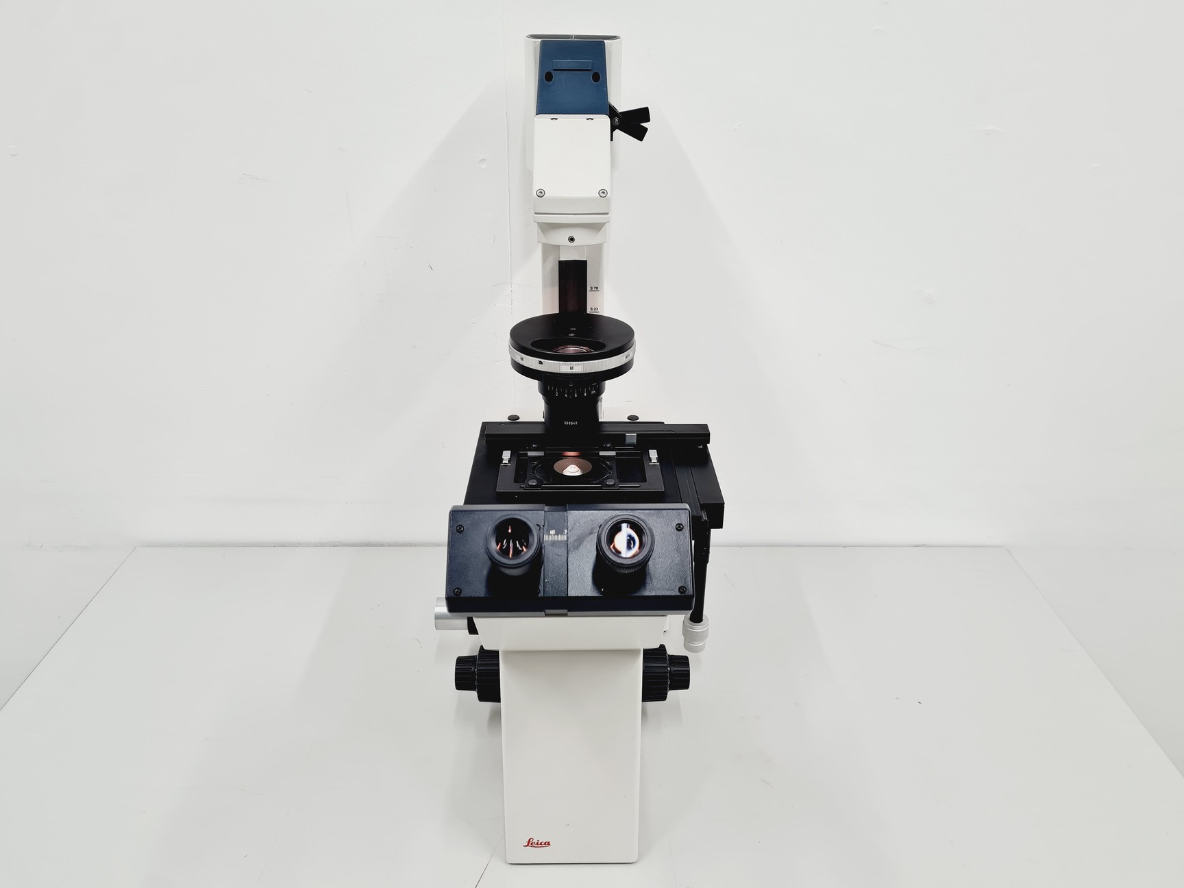 Image of Leica DMIRB Inverted Microscope w/ 4 x Objectives 4x/10x/40x C Plan Lab