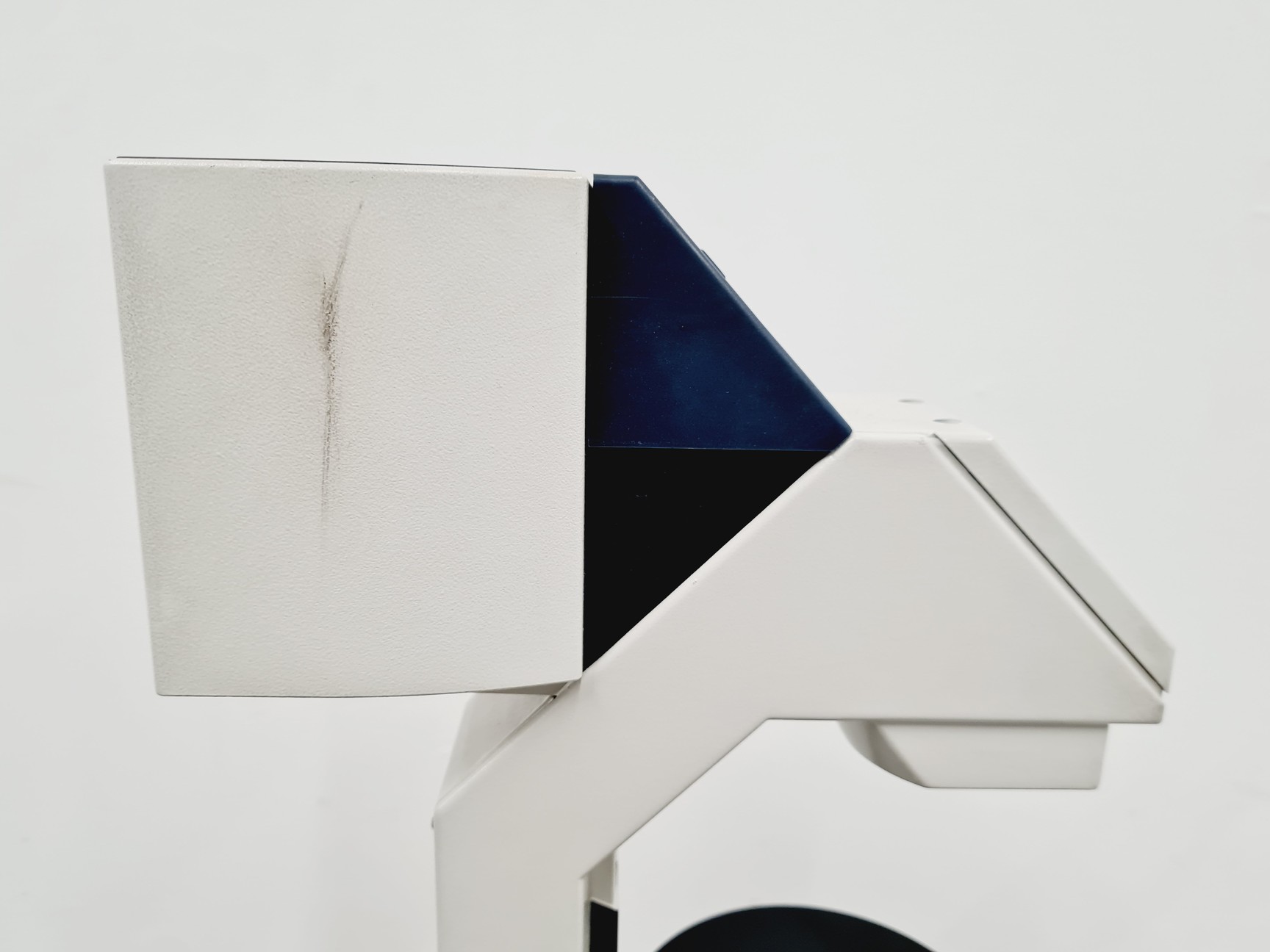 Image of Leica DMIRB Inverted Microscope w/ 4 x Objectives 4x/10x/40x C Plan Lab