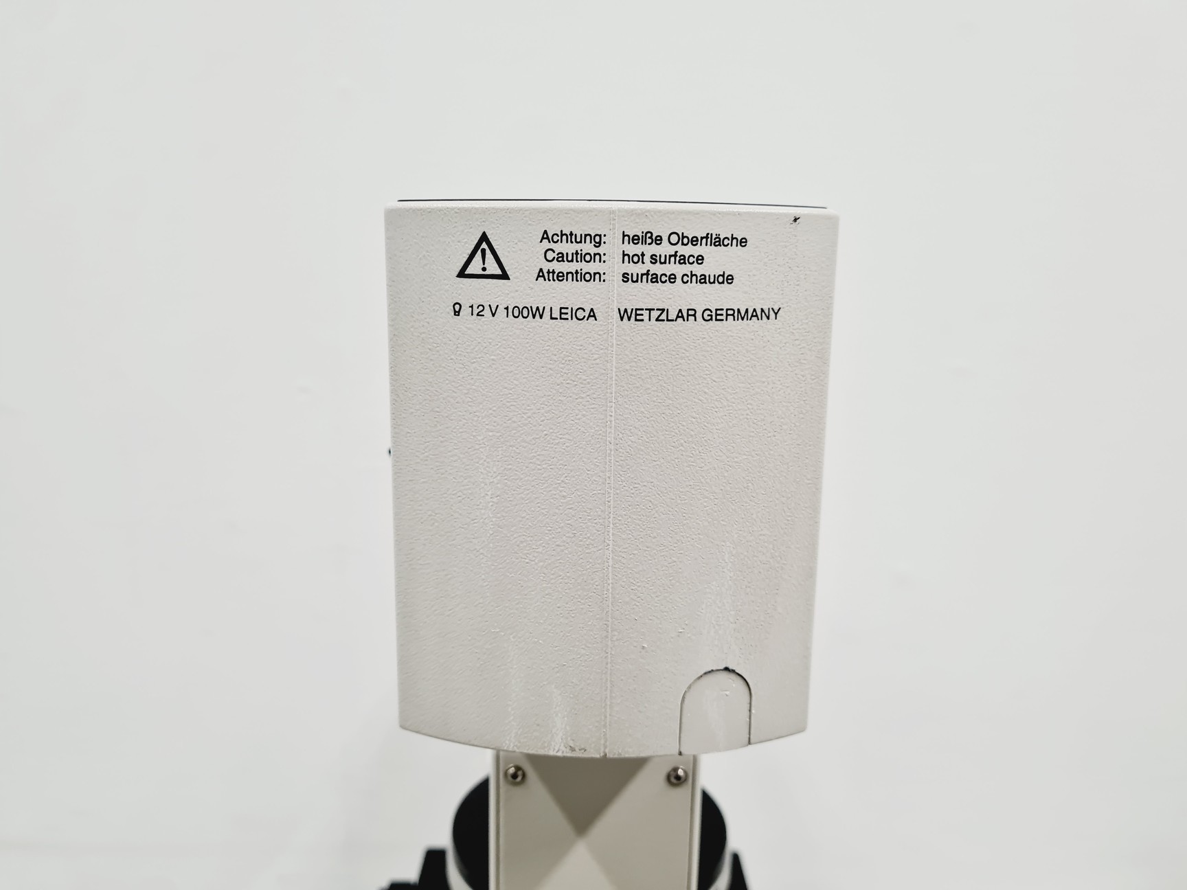 Image of Leica DMIRB Inverted Microscope w/ 4 x Objectives 4x/10x/40x C Plan Lab