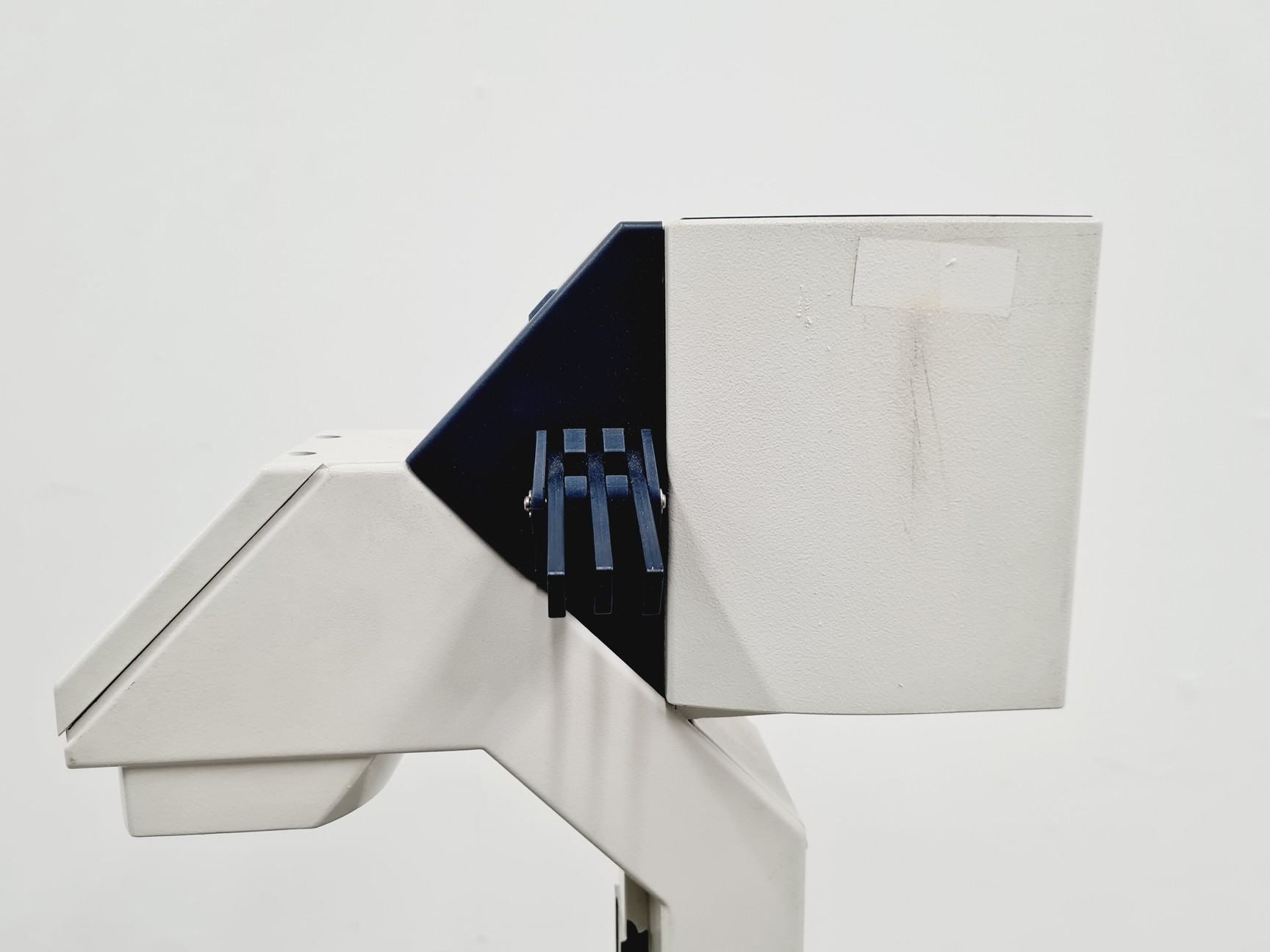 Image of Leica DMIRB Inverted Microscope w/ 4 x Objectives 4x/10x/40x C Plan Lab