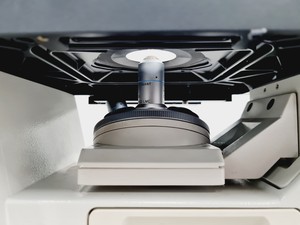 Thumbnail image of Leica DMIRB Inverted Microscope w/ 4 x Objectives 4x/10x/40x C Plan Lab