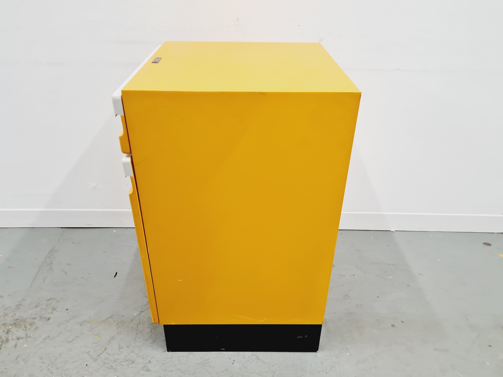 Image of Set of 6 Under Bench Laboratory Storage Cupboards 5 Large + 1 Small