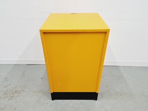 Thumbnail image of Set of 6 Under Bench Laboratory Storage Cupboards 5 Large + 1 Small