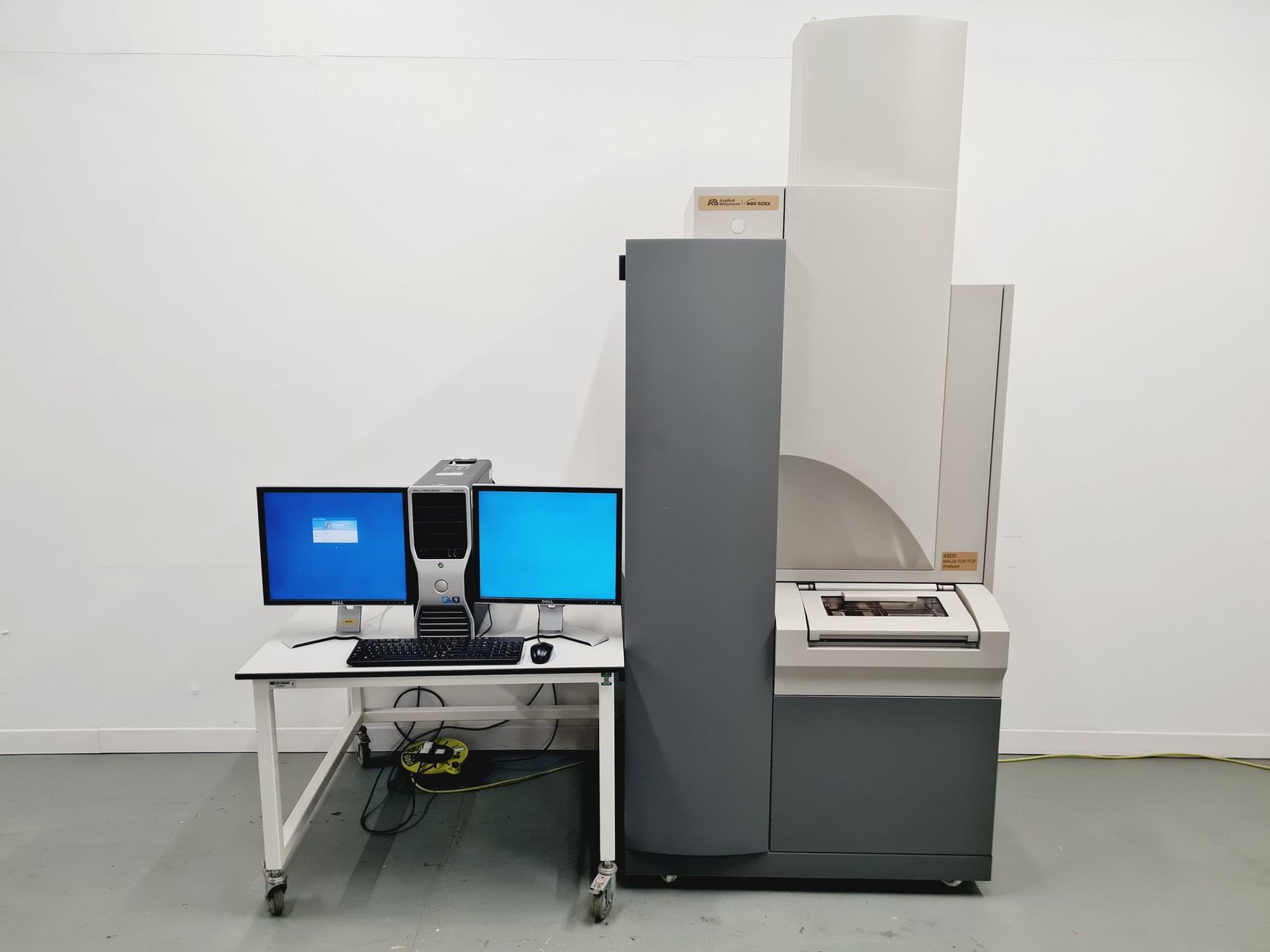 Image of Applied Biosystems MDS SCIEX 4800 MALDI TOF/TOF Analyzer