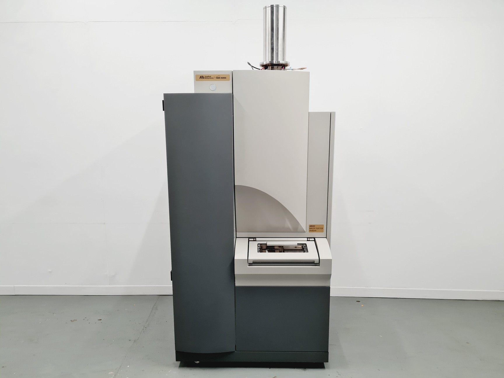 Image of Applied Biosystems MDS SCIEX 4800 MALDI TOF/TOF Analyzer
