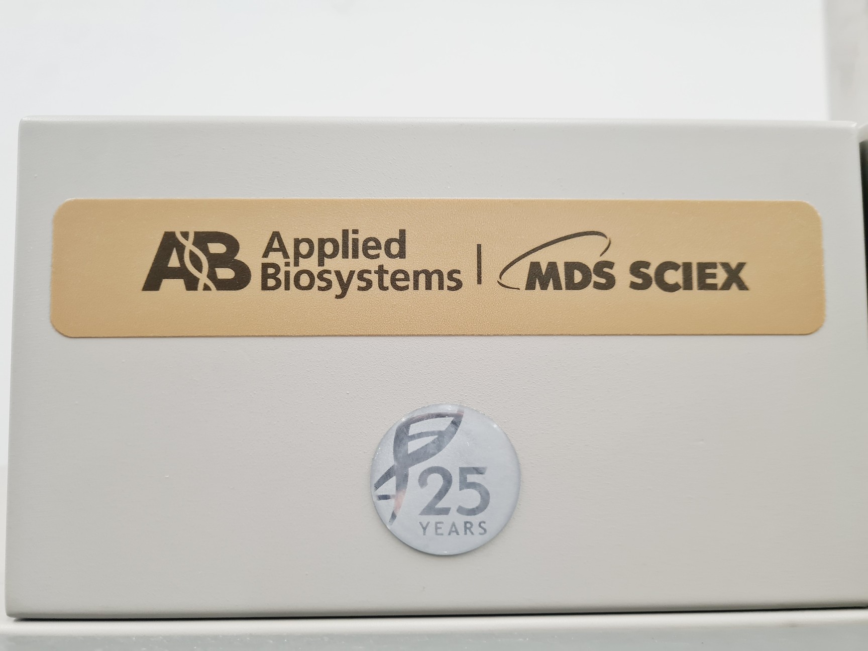 Image of Applied Biosystems MDS SCIEX 4800 MALDI TOF/TOF Analyzer