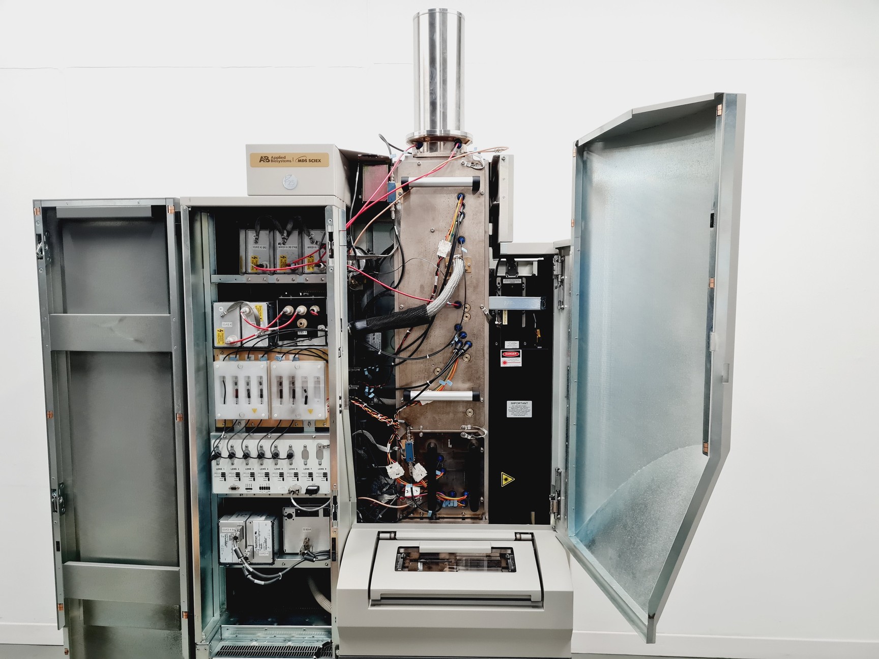 Image of Applied Biosystems MDS SCIEX 4800 MALDI TOF/TOF Analyzer