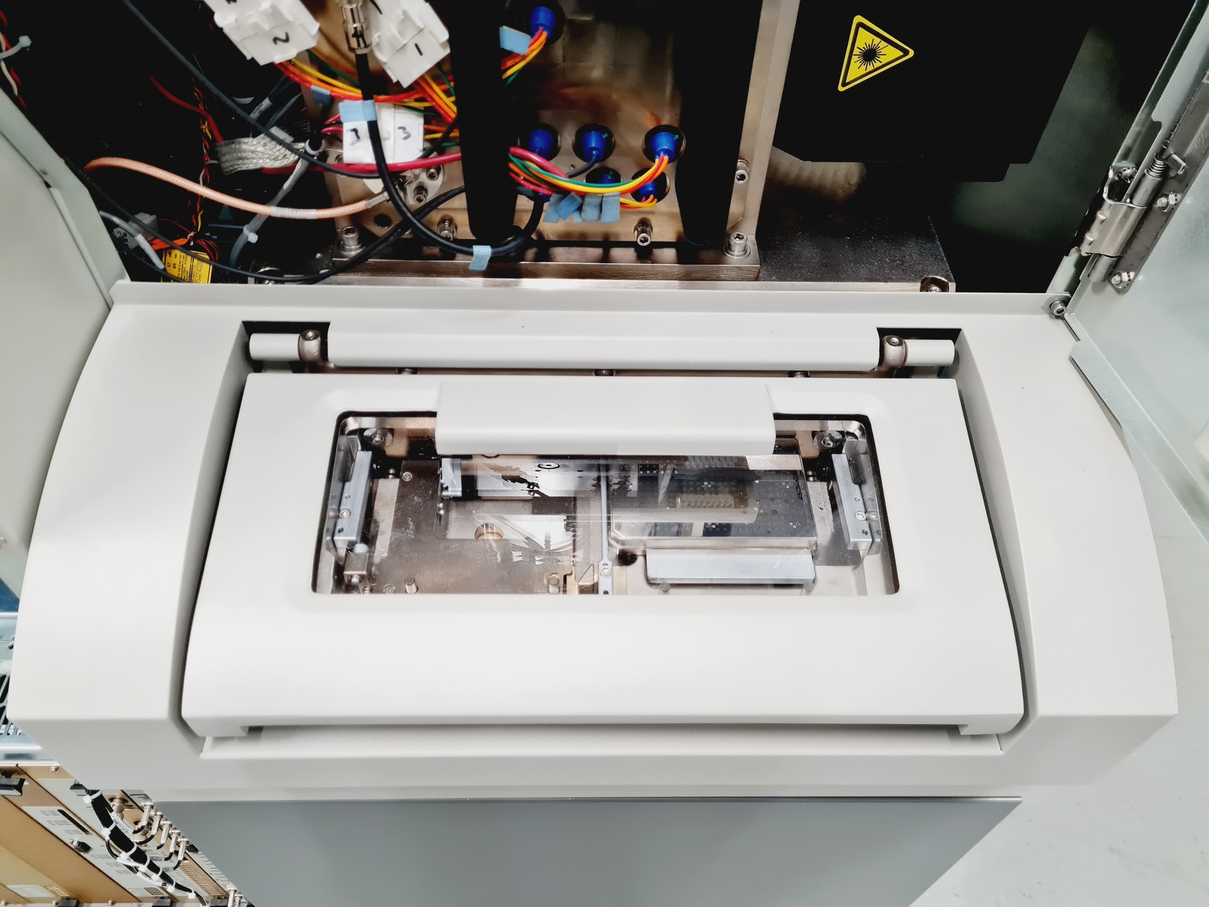 Image of Applied Biosystems MDS SCIEX 4800 MALDI TOF/TOF Analyzer