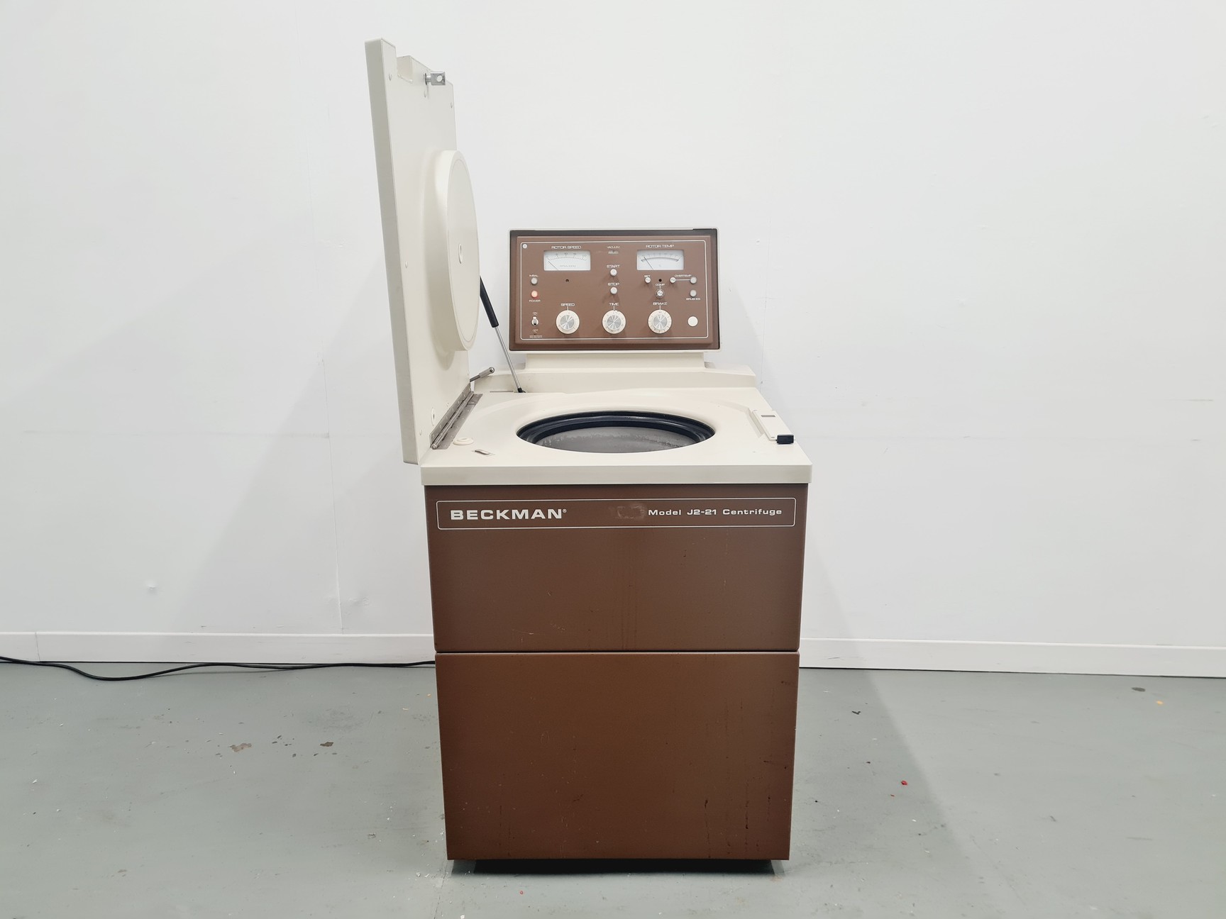 Image of Beckman J2-21 Floor Standing Centrifuge