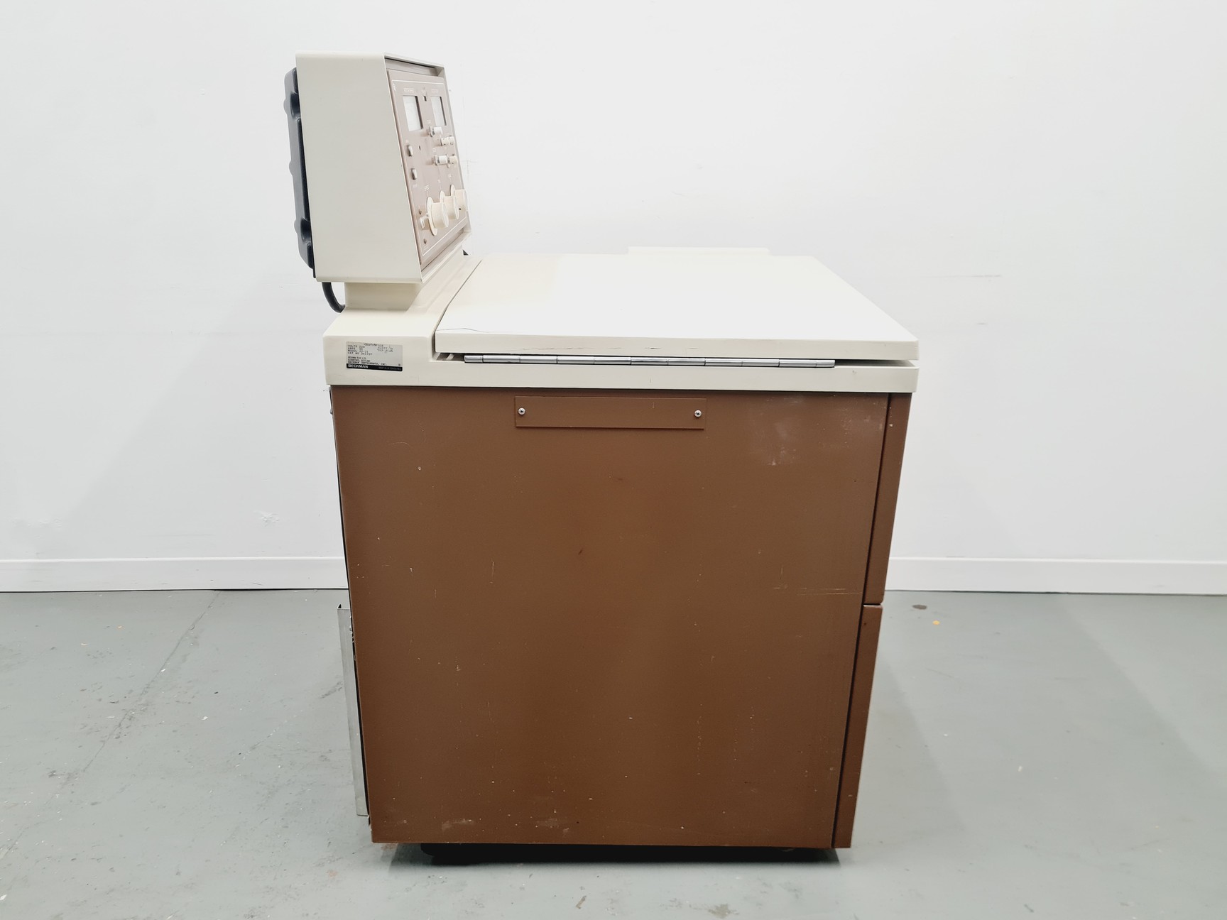 Image of Beckman J2-21 Floor Standing Centrifuge