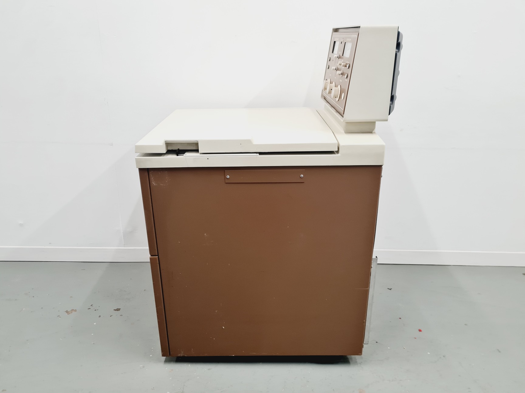 Image of Beckman J2-21 Floor Standing Centrifuge