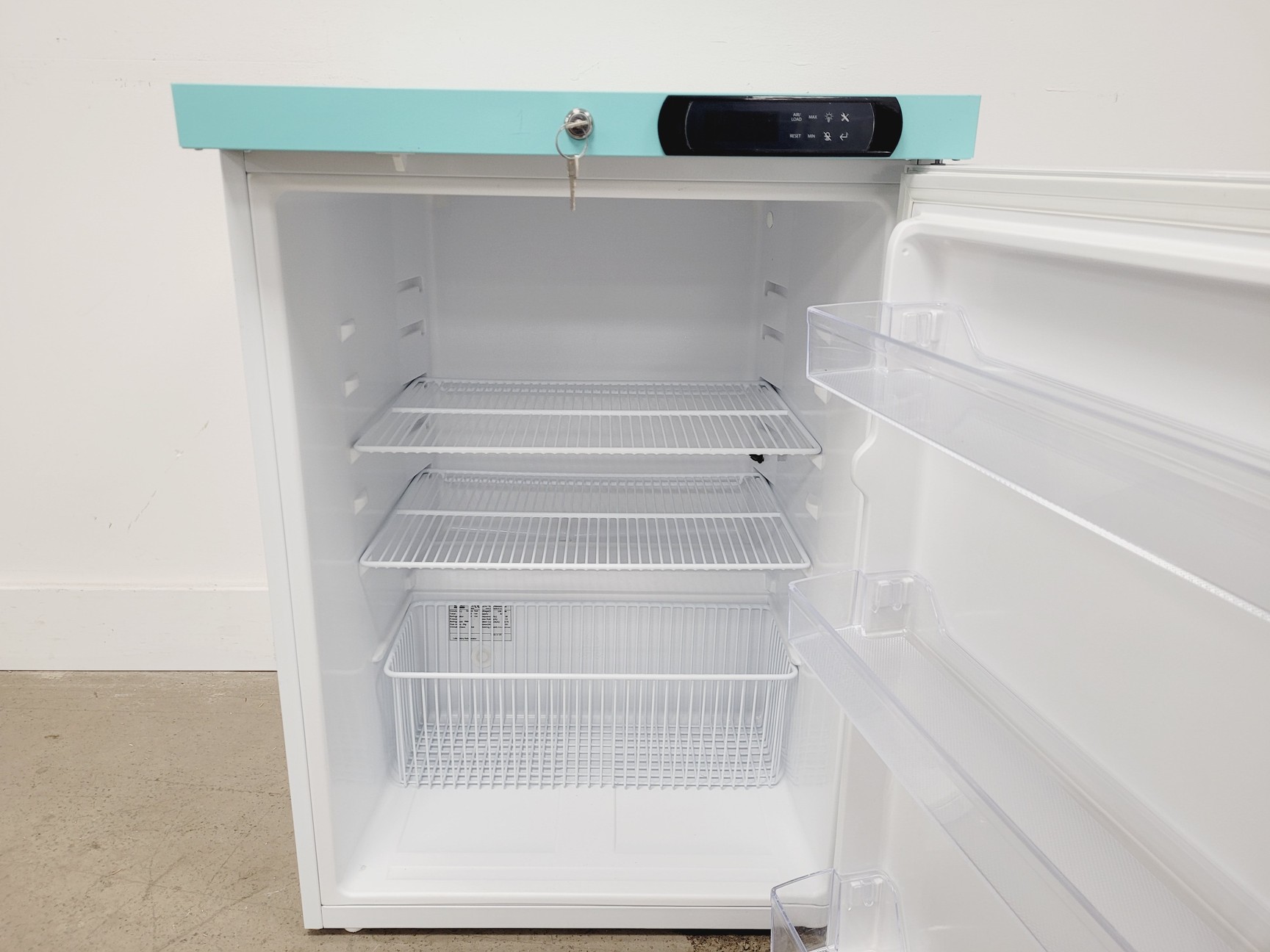 Image of Lec LSFSR158UK Lab Fridge