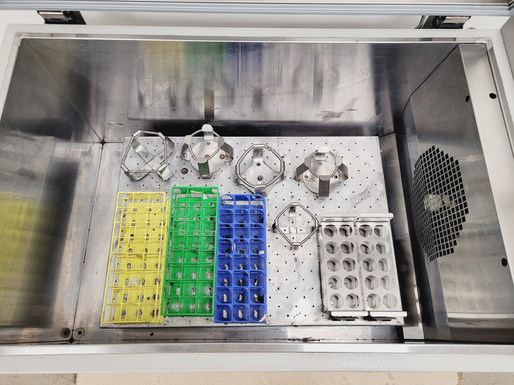 Image of Gallenkamp Cat no. IOX400.XX2.C Shaking Incubator