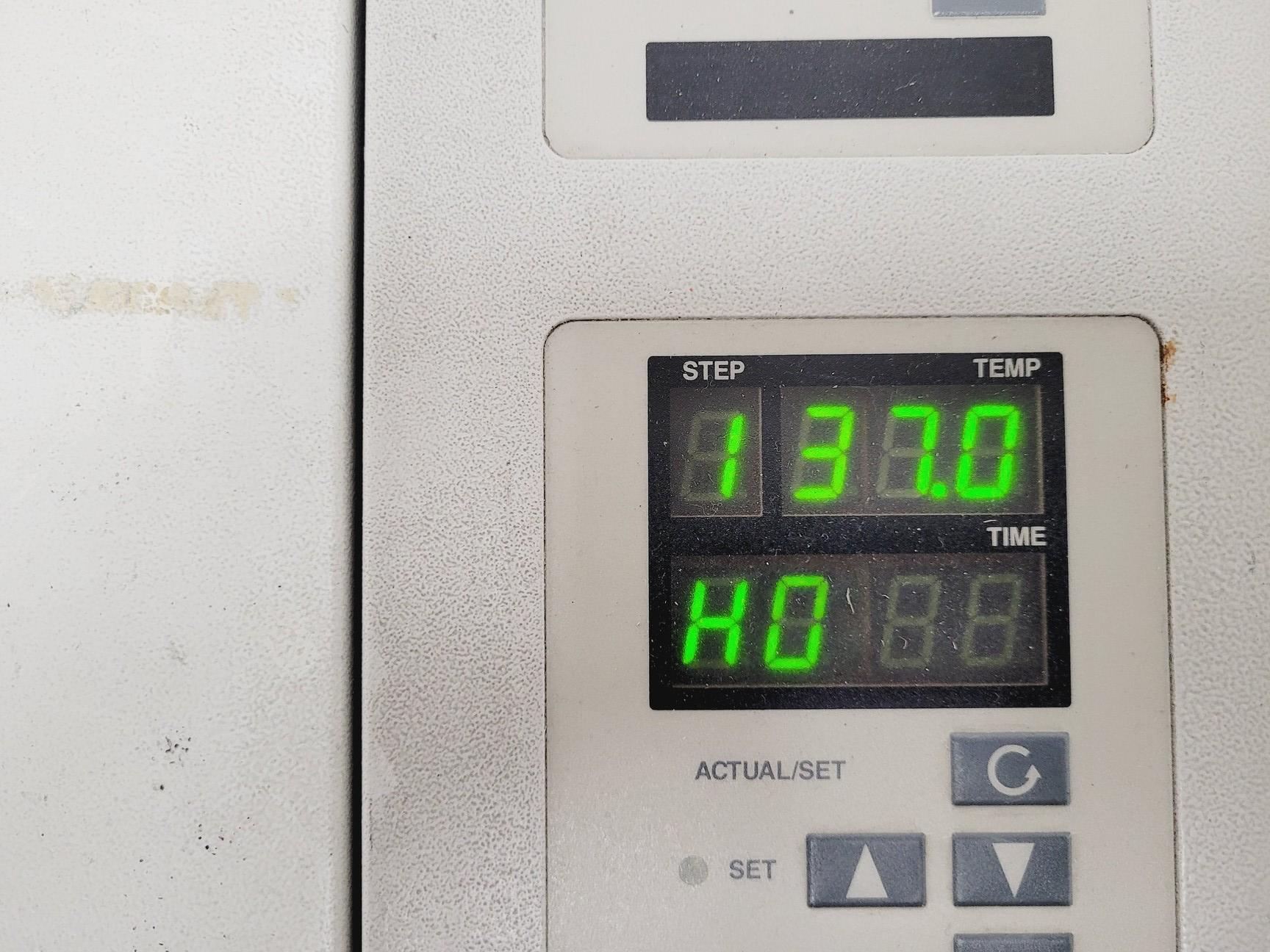 Image of Gallenkamp Cat no. IOX400.XX2.C Shaking Incubator