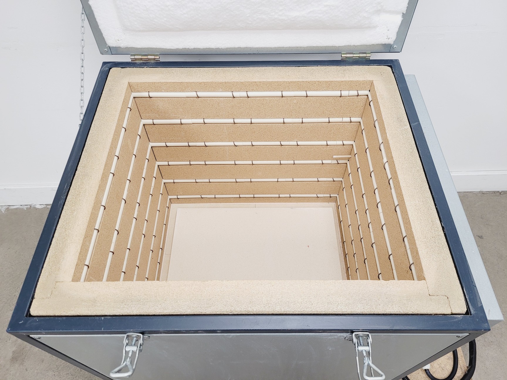 Image of Uterm Floor Standing Electric Kiln w/ Orton AutoFire Express Controller