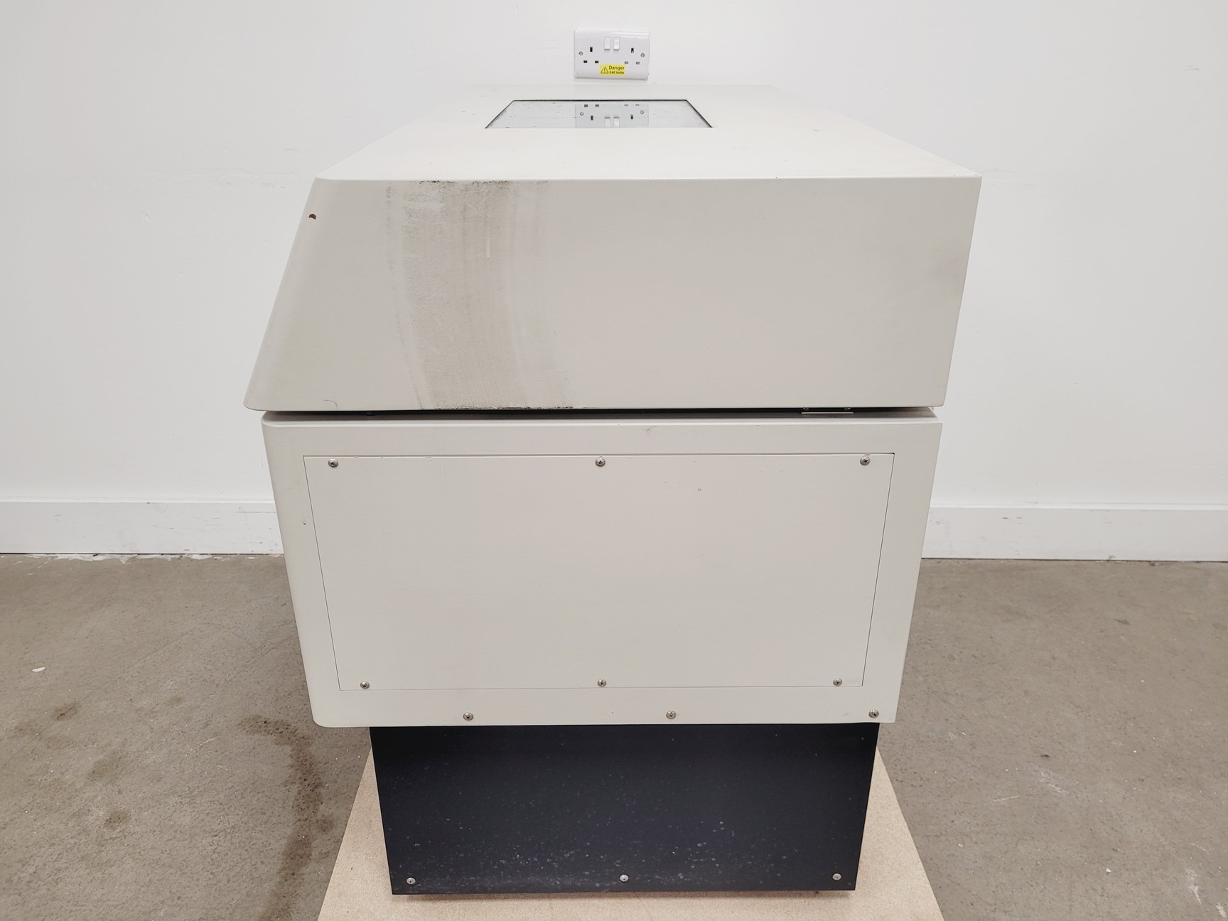 Image of New Brunswich Scientific Innova 4300 Floor Standing Shaking Incubator Lab