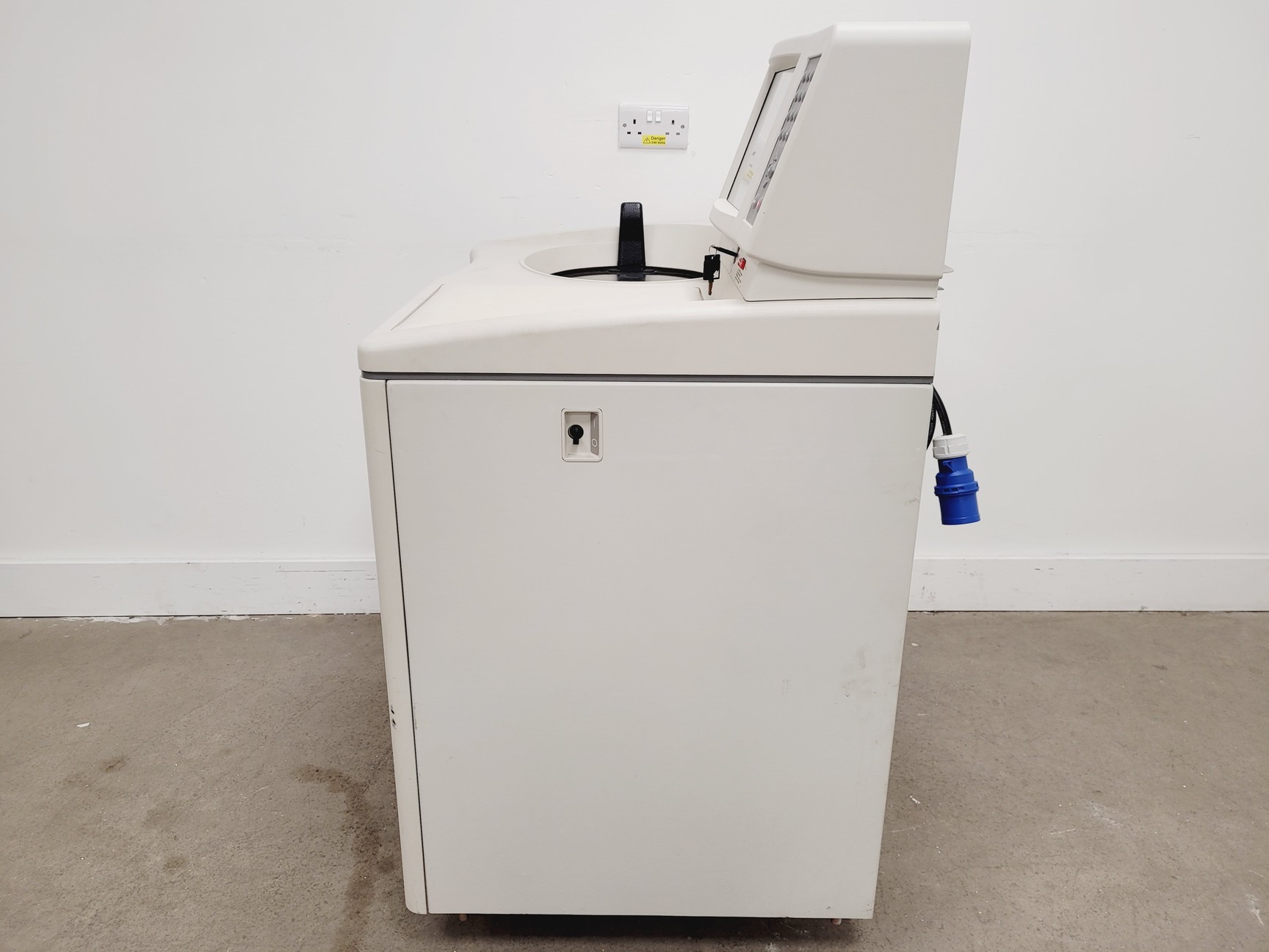 Image of Beckman Coulter L-100 XP Optima Ultracentrifuge w/ Type 19 & SW 32 Ti Rotor Lab