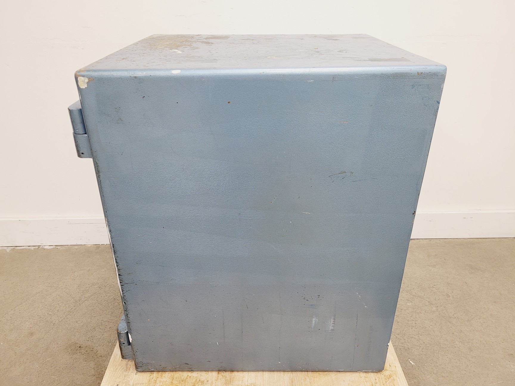 Image of Large Unbranded Blue Floor Safe