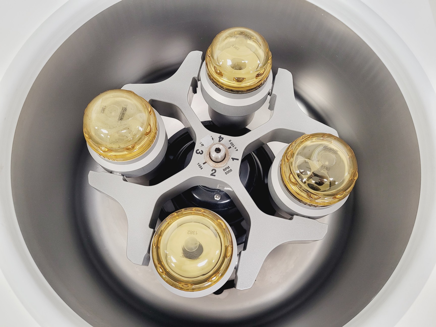 Image of Hettich Universal 320R Benchtop Centrifuge