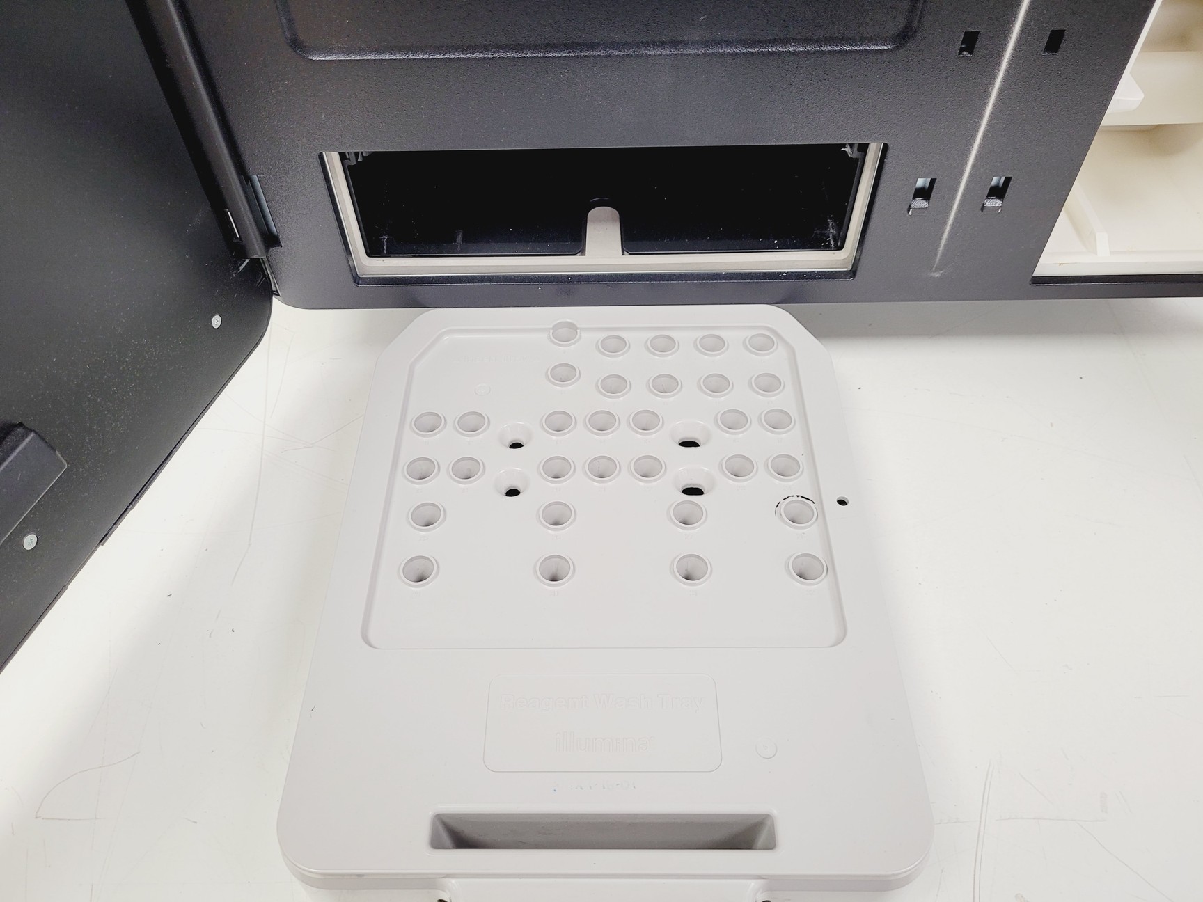 Image of Illumina NextSeq 500 DNA Sequencer Lab