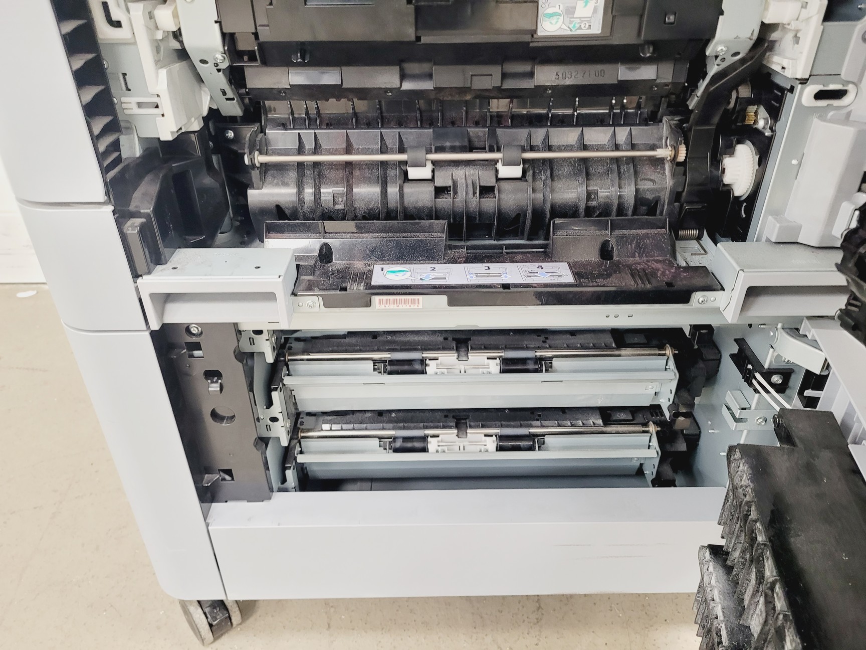 Image of HP Colour Laser Jet Flow MFP M880 Series Printer