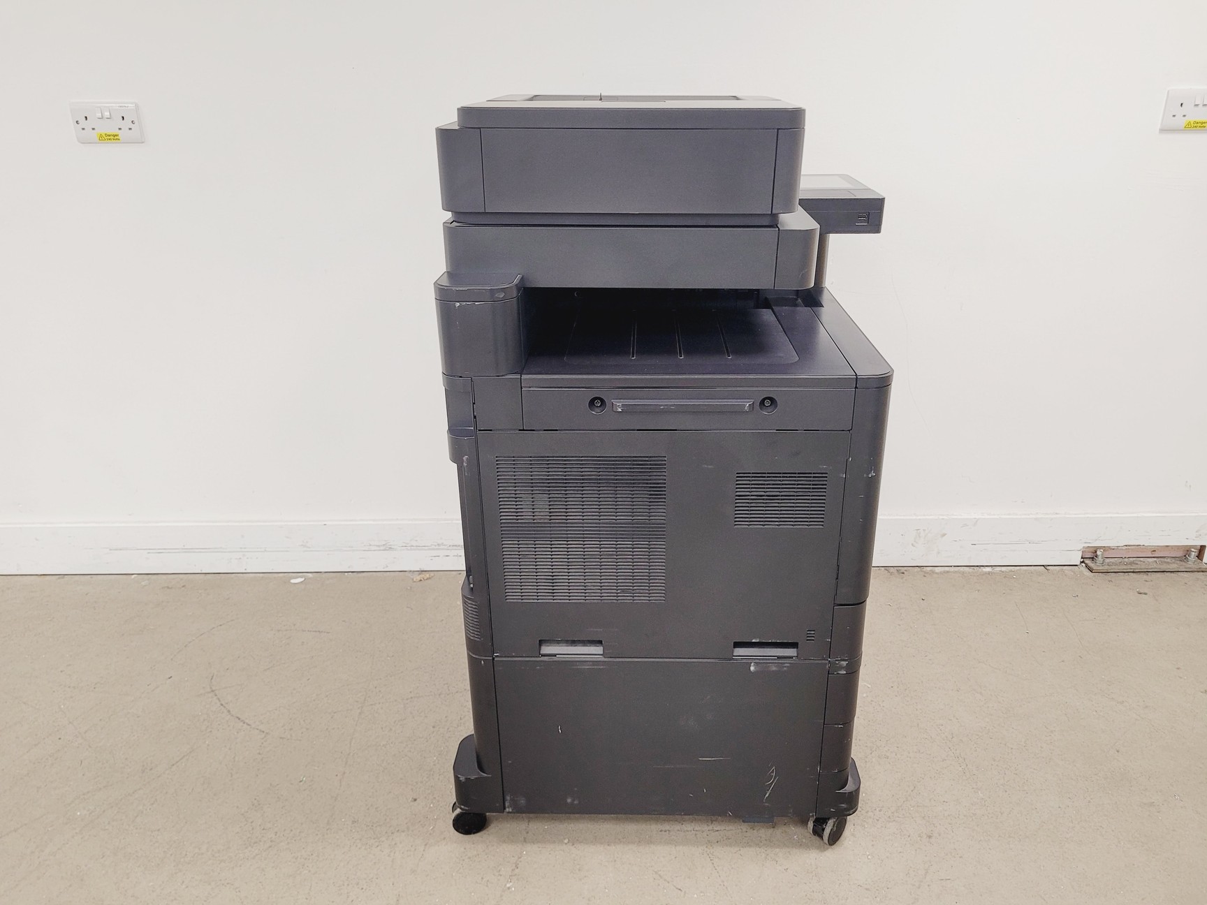 Image of HP Colour Laser Jet Flow MFP M880 Series Printer