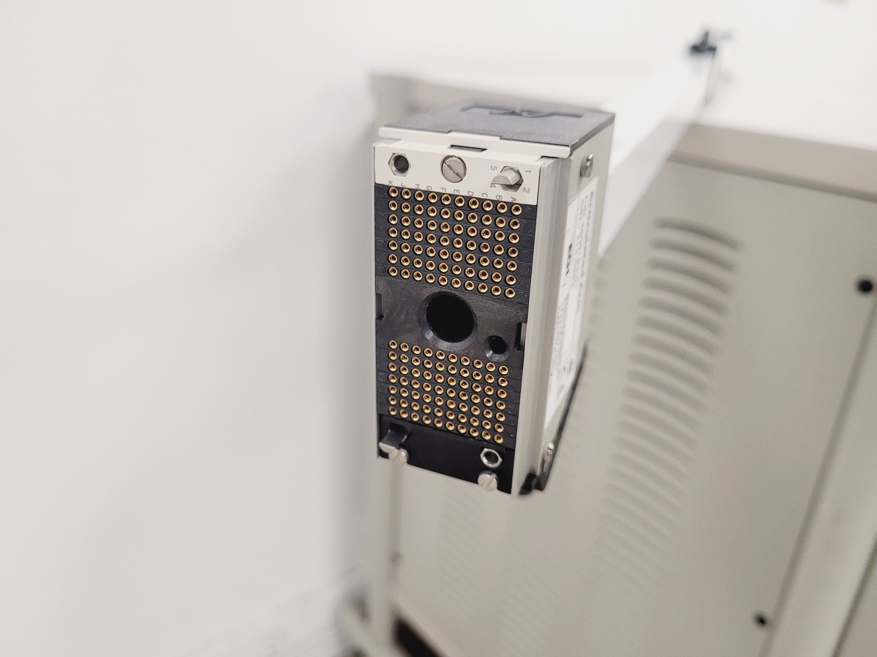 Image of EGI System 200 Dense Array EEG System Model C-PKG-128-2002-013