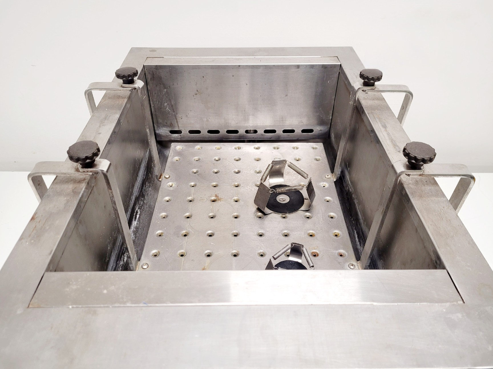 Image of New Brunswick Innova 3100 Shaking Water Bath